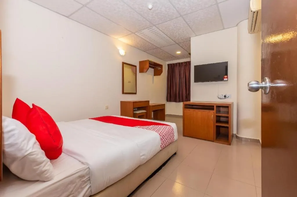 Bed in OYO 90893 Hotel 68 Kampung Lapan