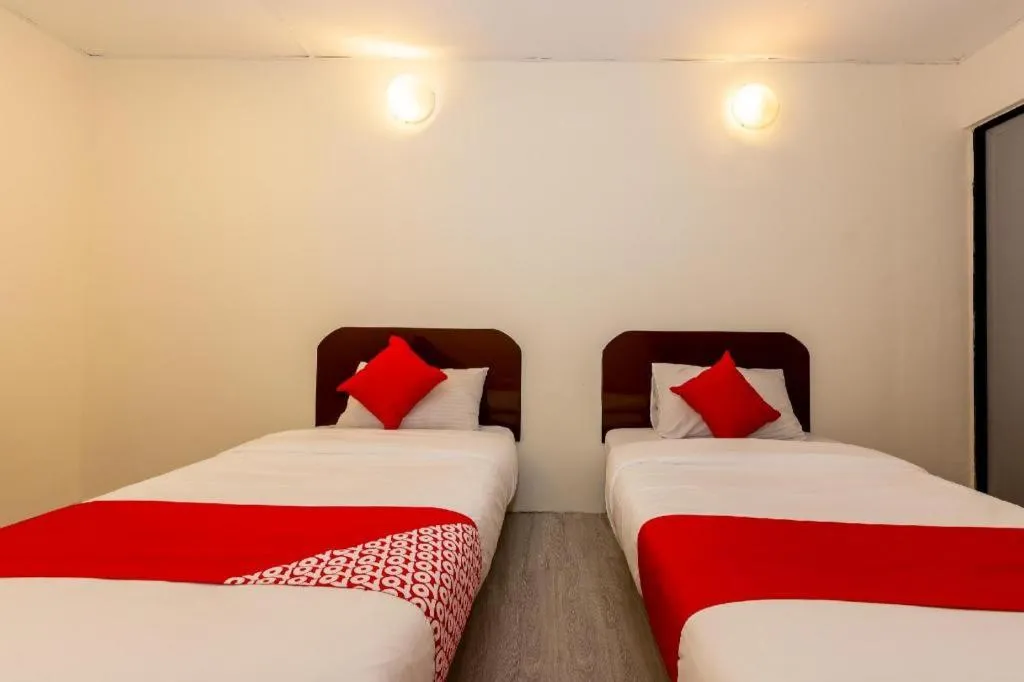Bed in OYO 90893 Hotel 68 Kampung Lapan