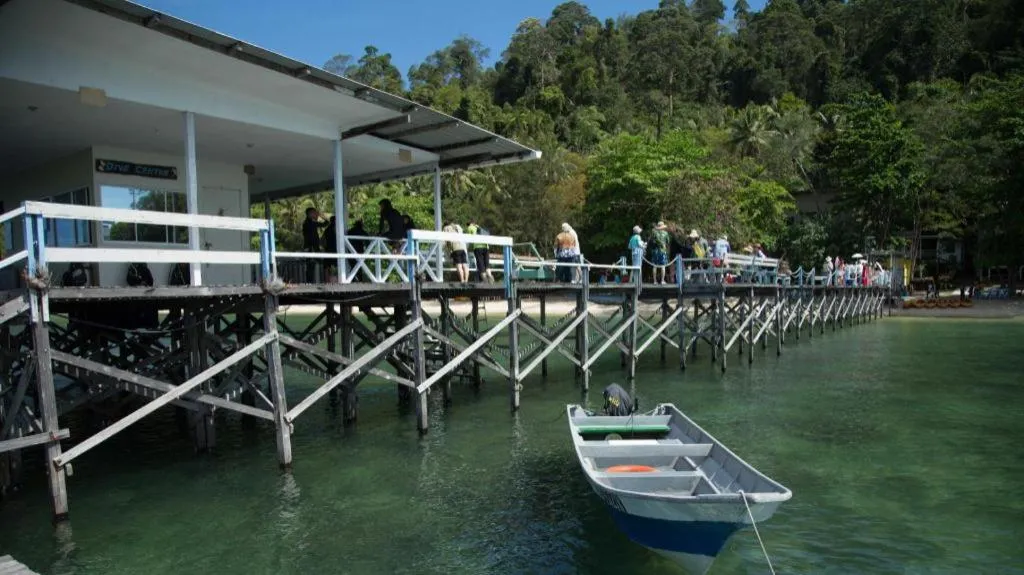 OYO 90980 Rainbow Island Sepanggar
