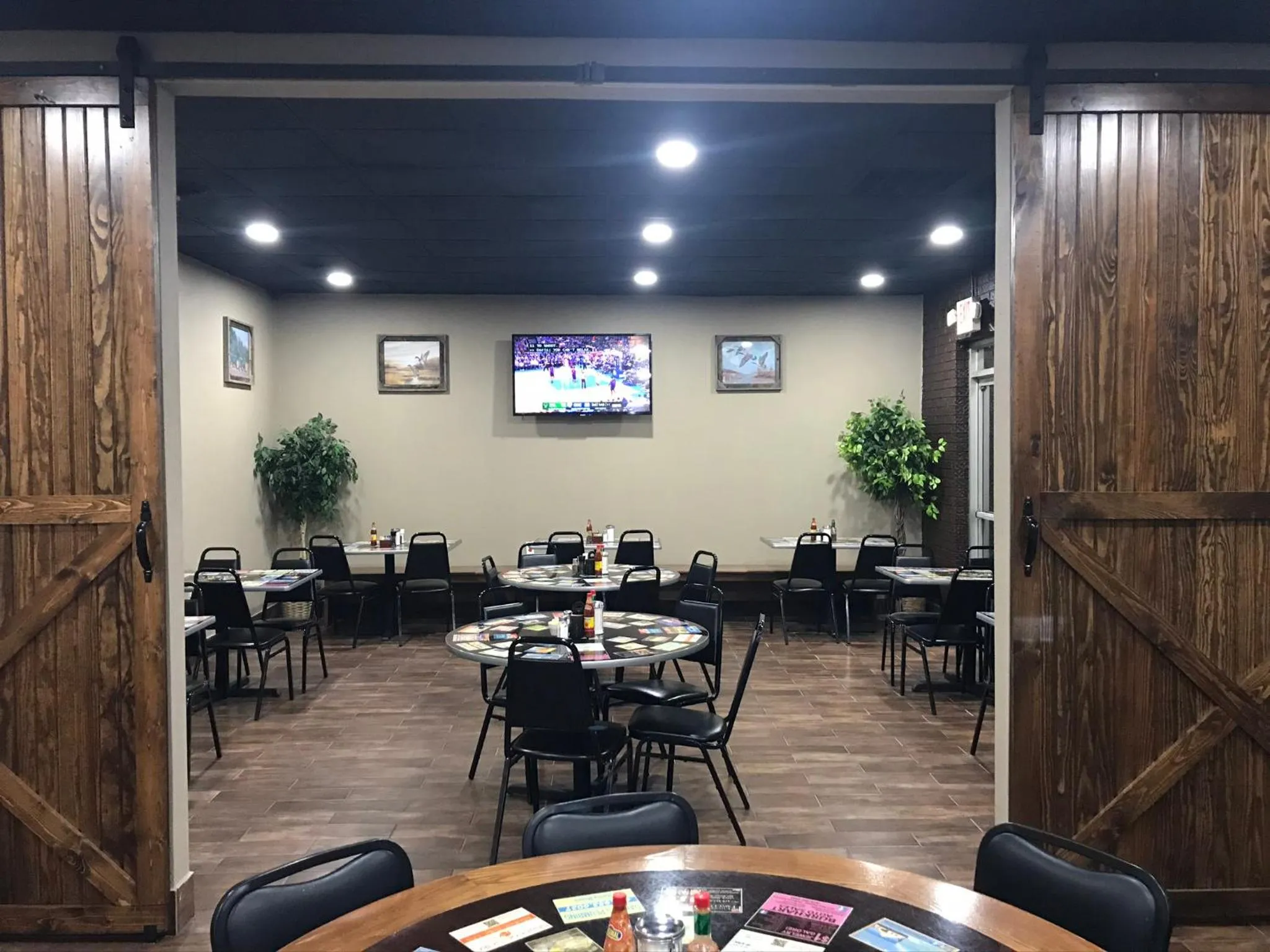 Restaurant/places to eat in Motel 6-Van Buren, AR I- 40