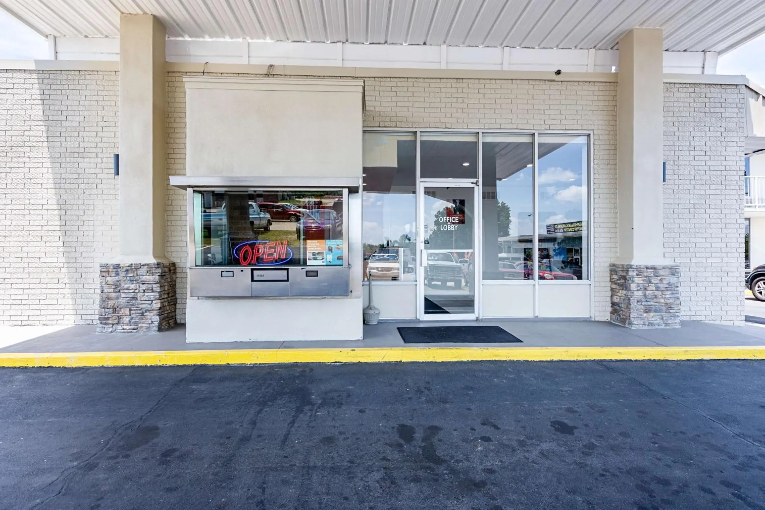 Property building in Motel 6-Van Buren, AR I- 40 Property building in Motel 6-Van Buren, AR I- 40