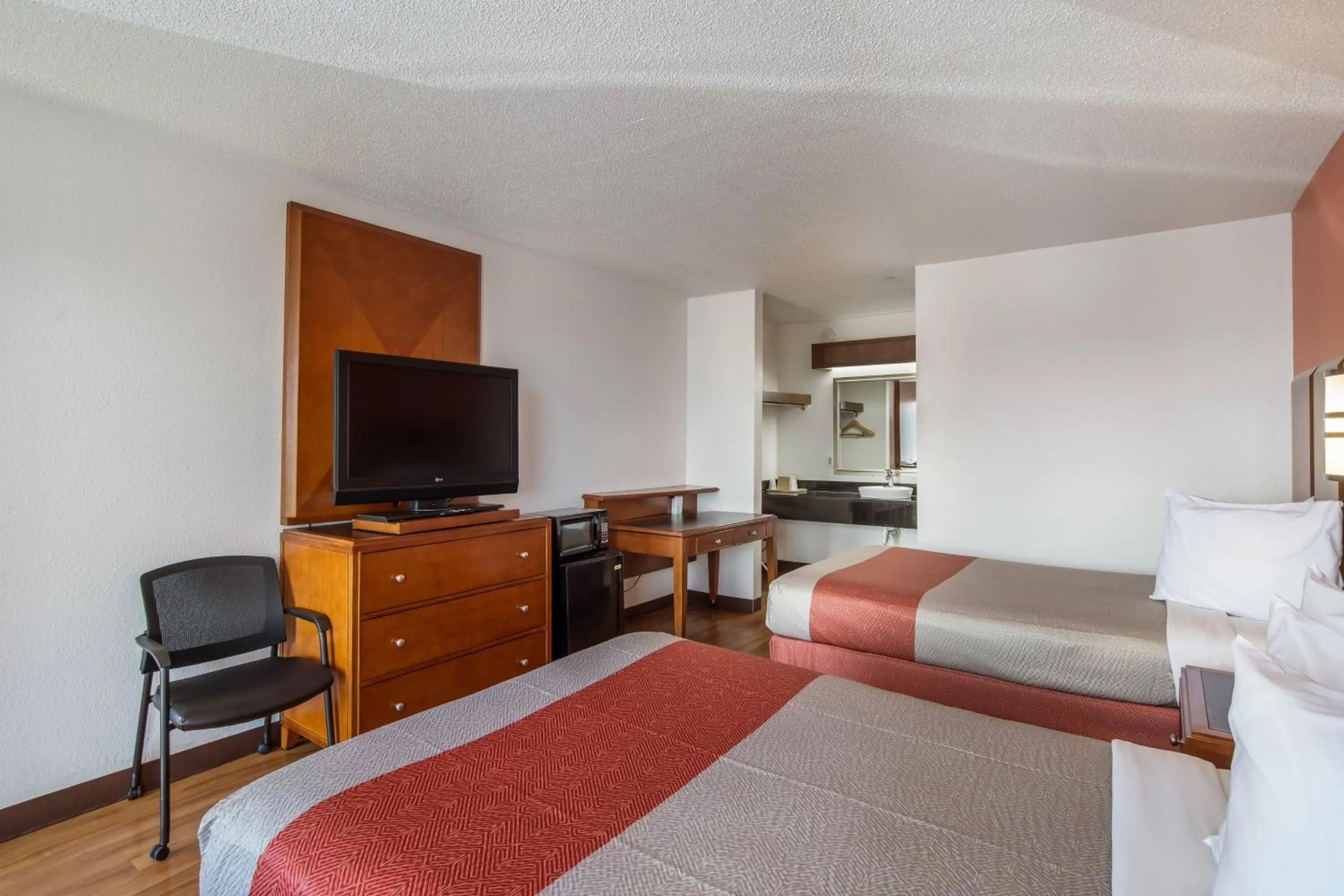 Bedroom, Bed in Motel 6-Van Buren, AR I- 40