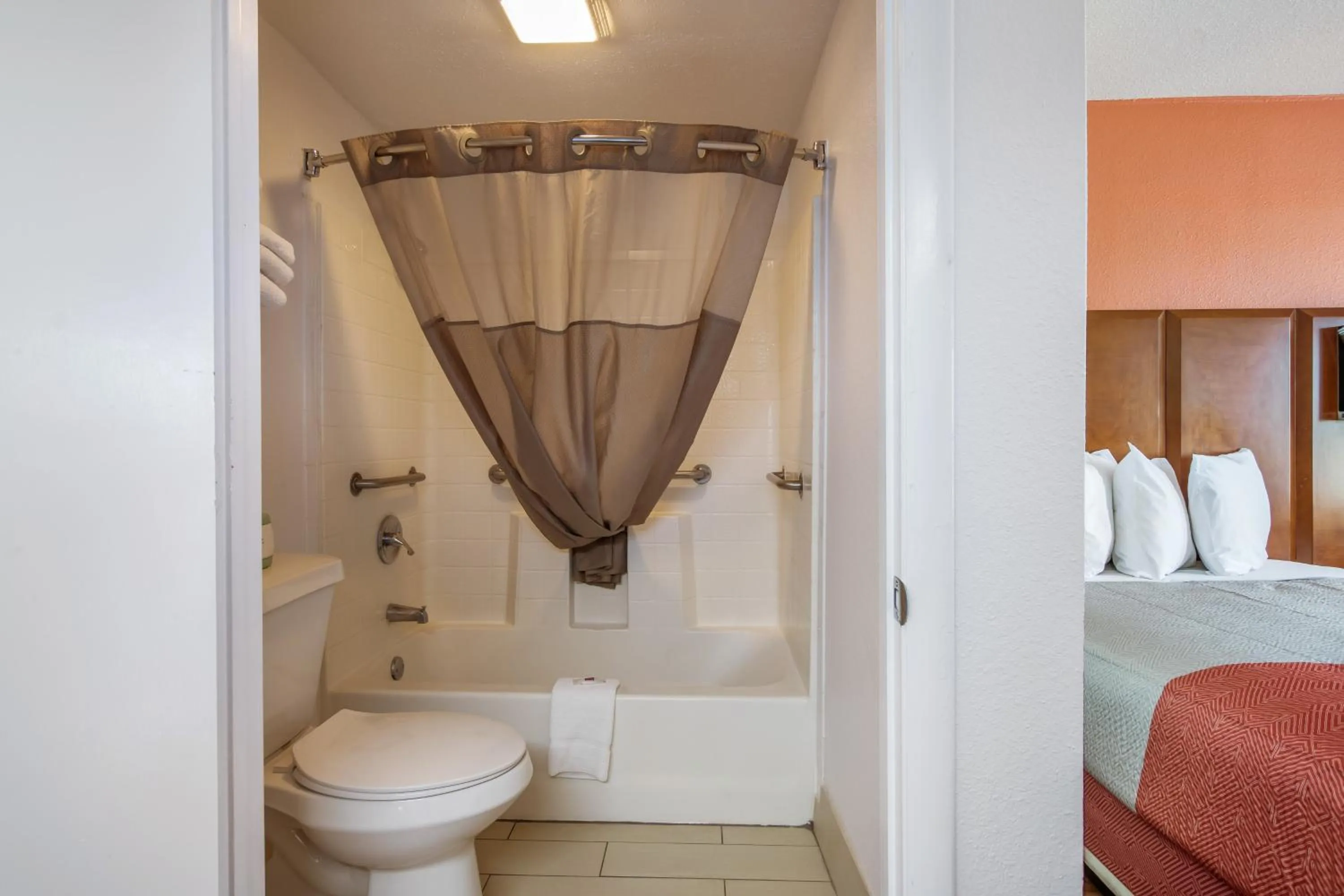 Bedroom in Motel 6-Van Buren, AR I- 40