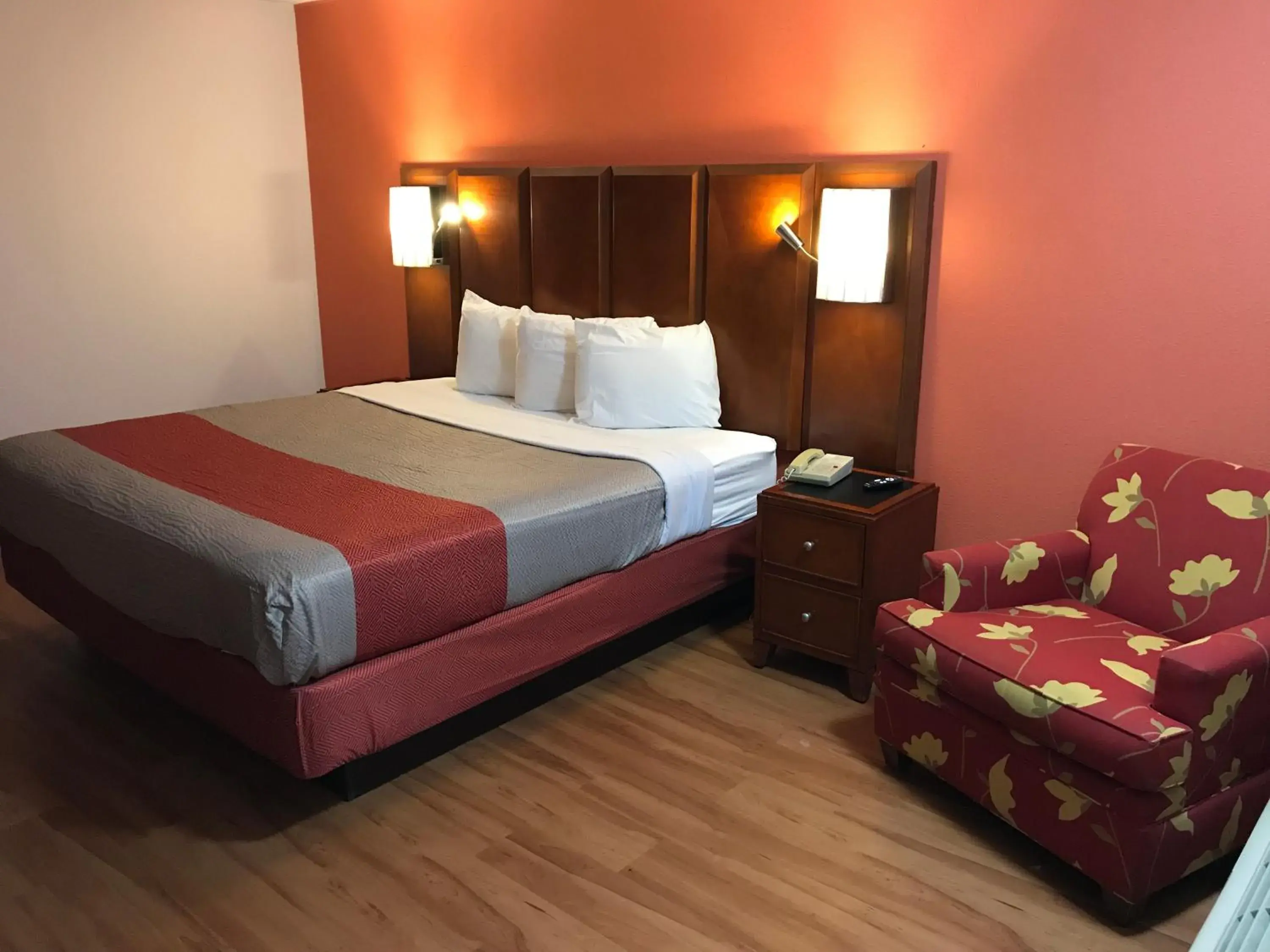 King Room - Smoking in Motel 6-Van Buren, AR I- 40 King Room - Smoking in Motel 6-Van Buren, AR I- 40