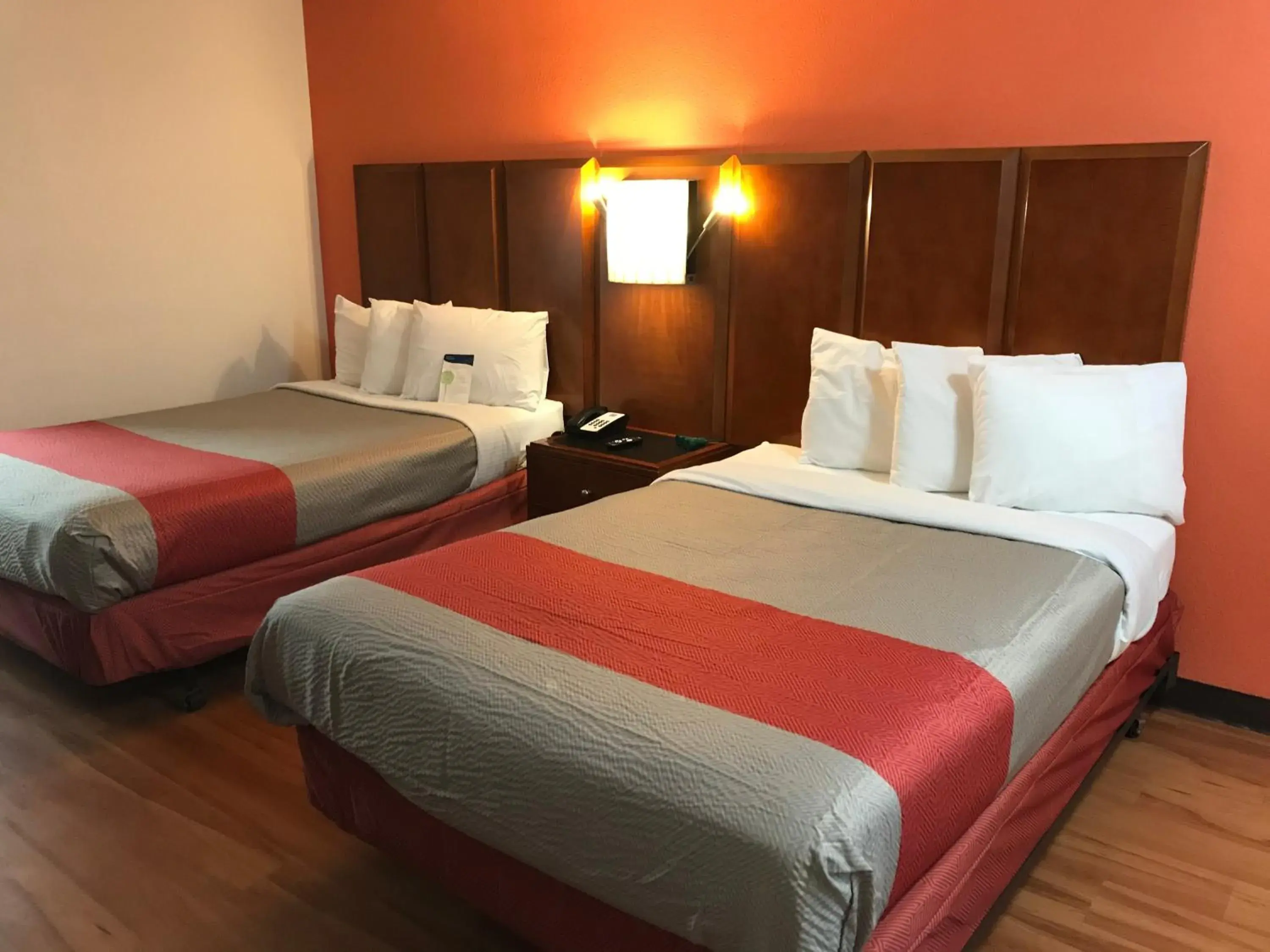 Quadruple Room - Disability Access - Non-Smoking in Motel 6-Van Buren, AR I- 40 Quadruple Room - Disability Access - Non-Smoking in Motel 6-Van Buren, AR I- 40