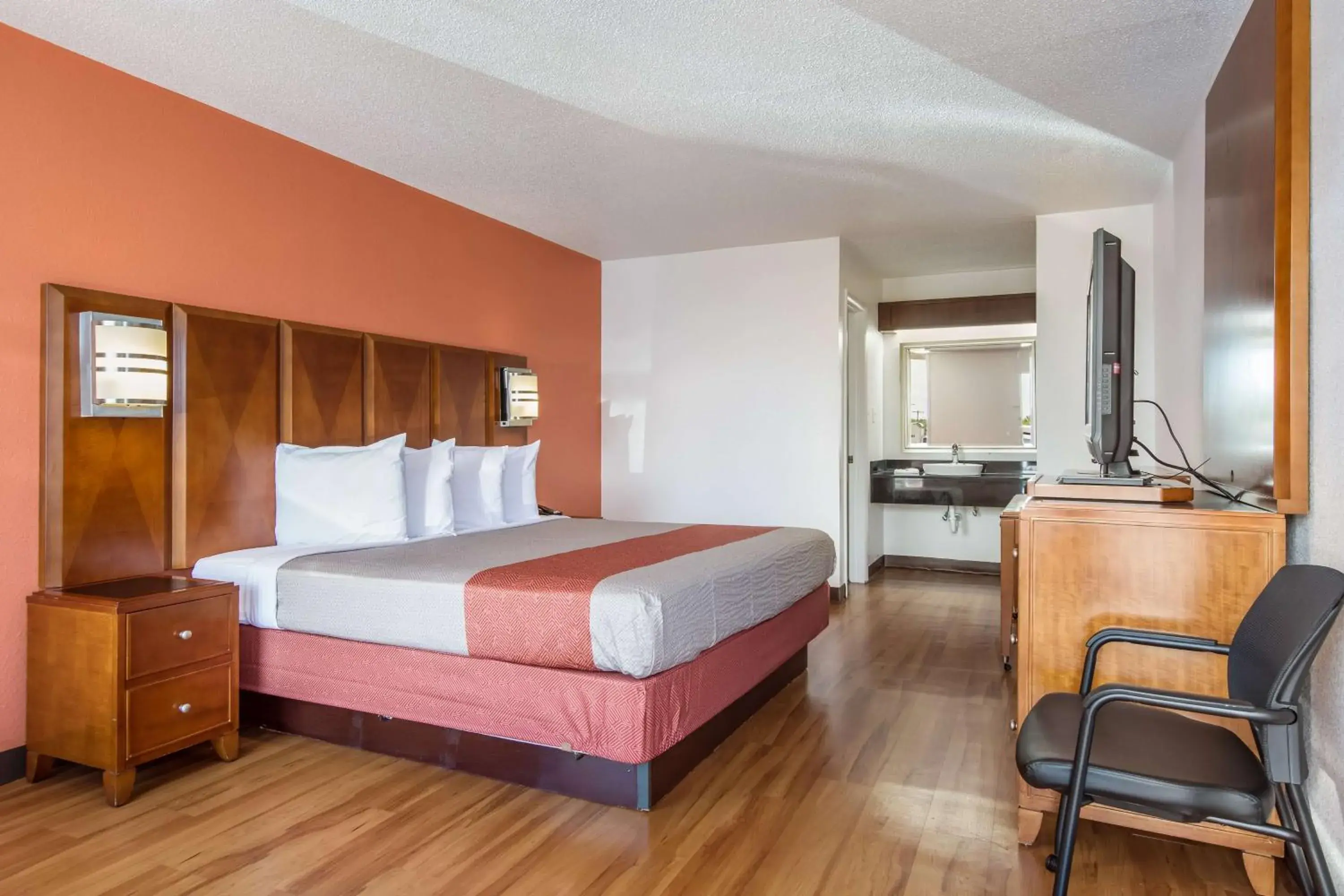 TV and multimedia, Bed in Motel 6-Van Buren, AR I- 40 TV and multimedia, Bed in Motel 6-Van Buren, AR I- 40