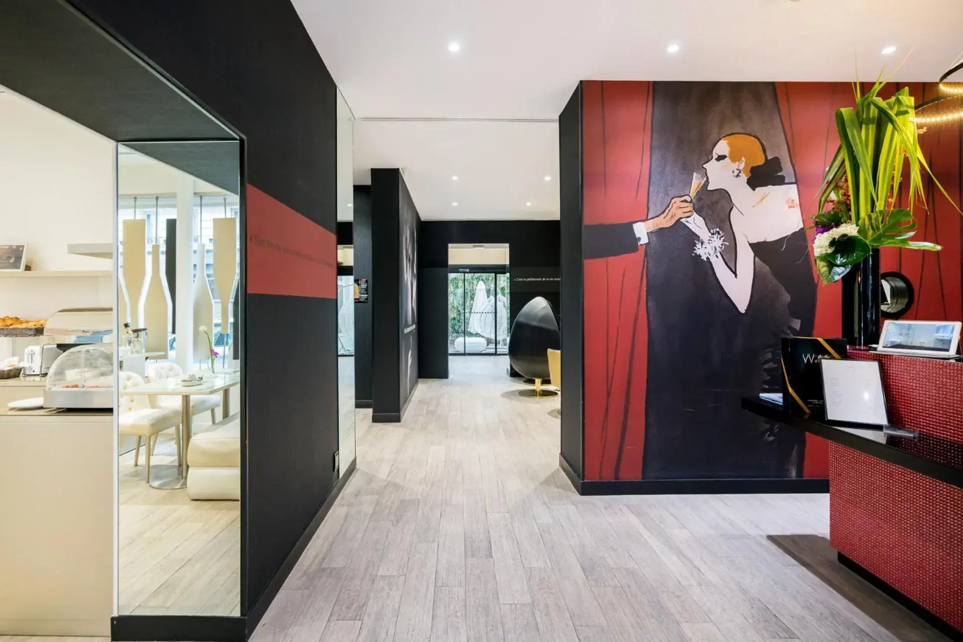 Lobby or reception in Hotel Les Bulles De Paris Lobby or reception in Hotel Les Bulles De Paris