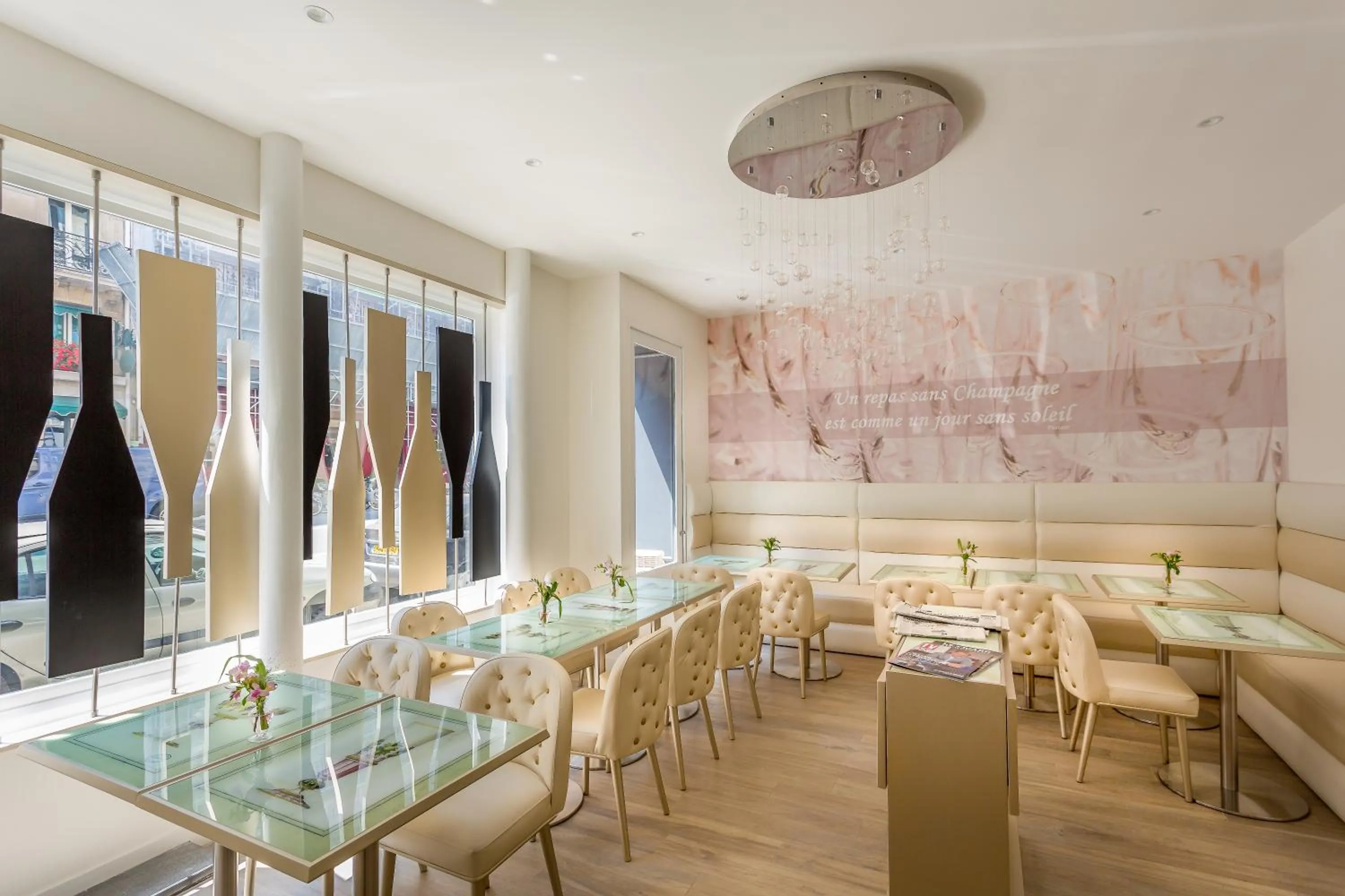 Restaurant/places to eat in Hotel Les Bulles De Paris