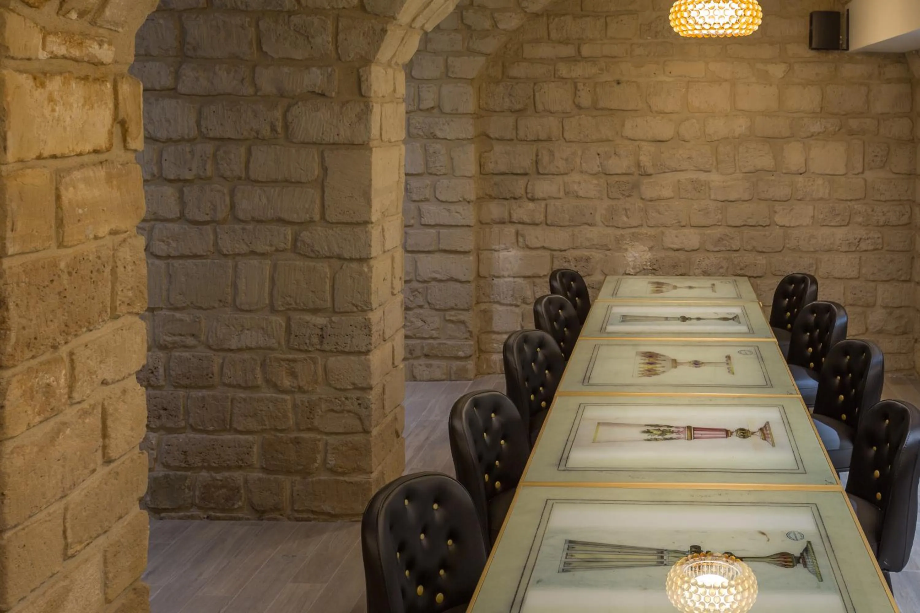 Restaurant/places to eat in Hotel Les Bulles De Paris