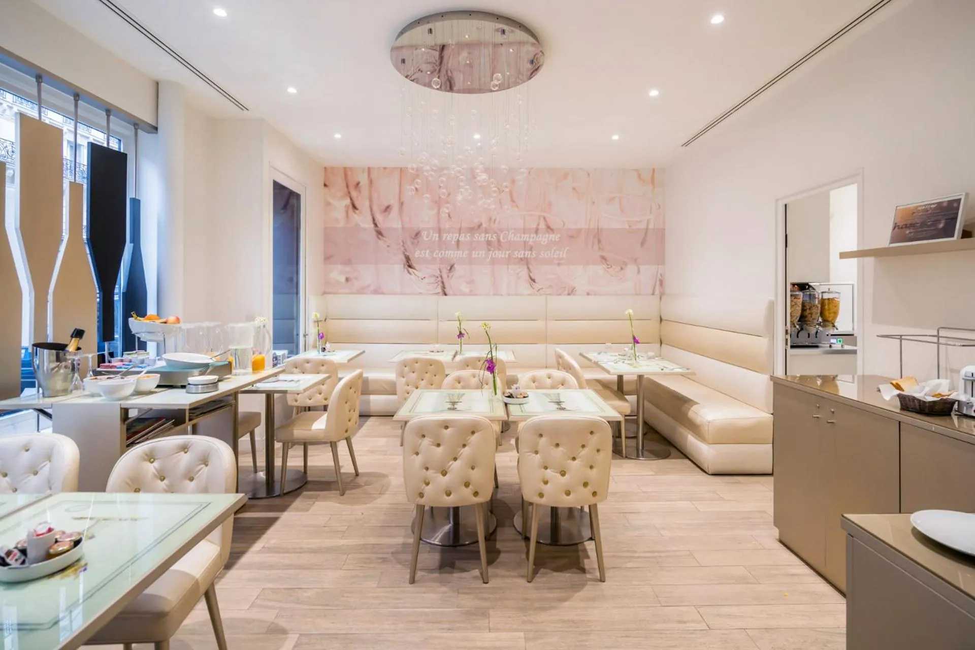 Breakfast, Bed in Hotel Les Bulles De Paris