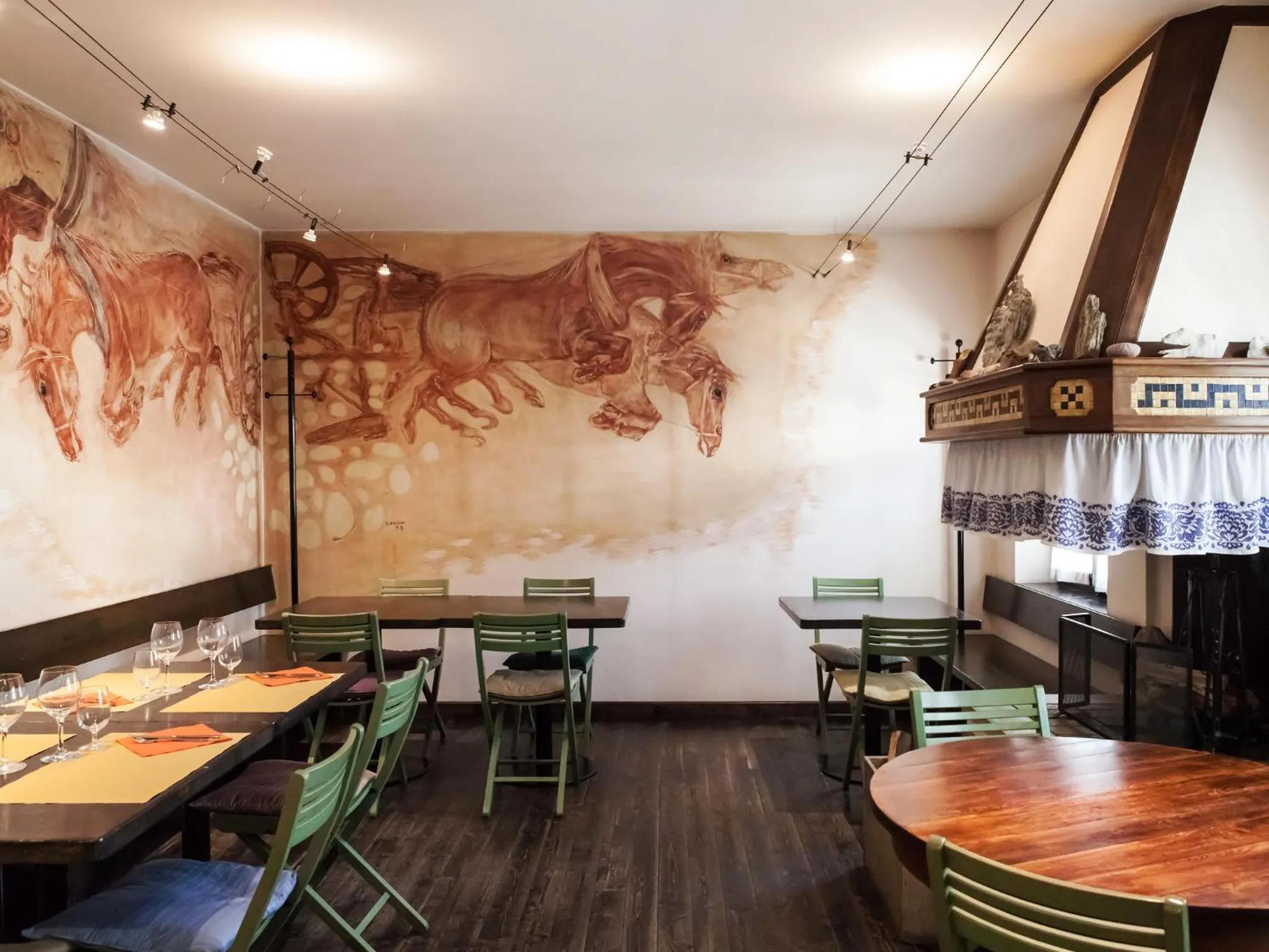 Restaurant/places to eat in Hotel La Primula