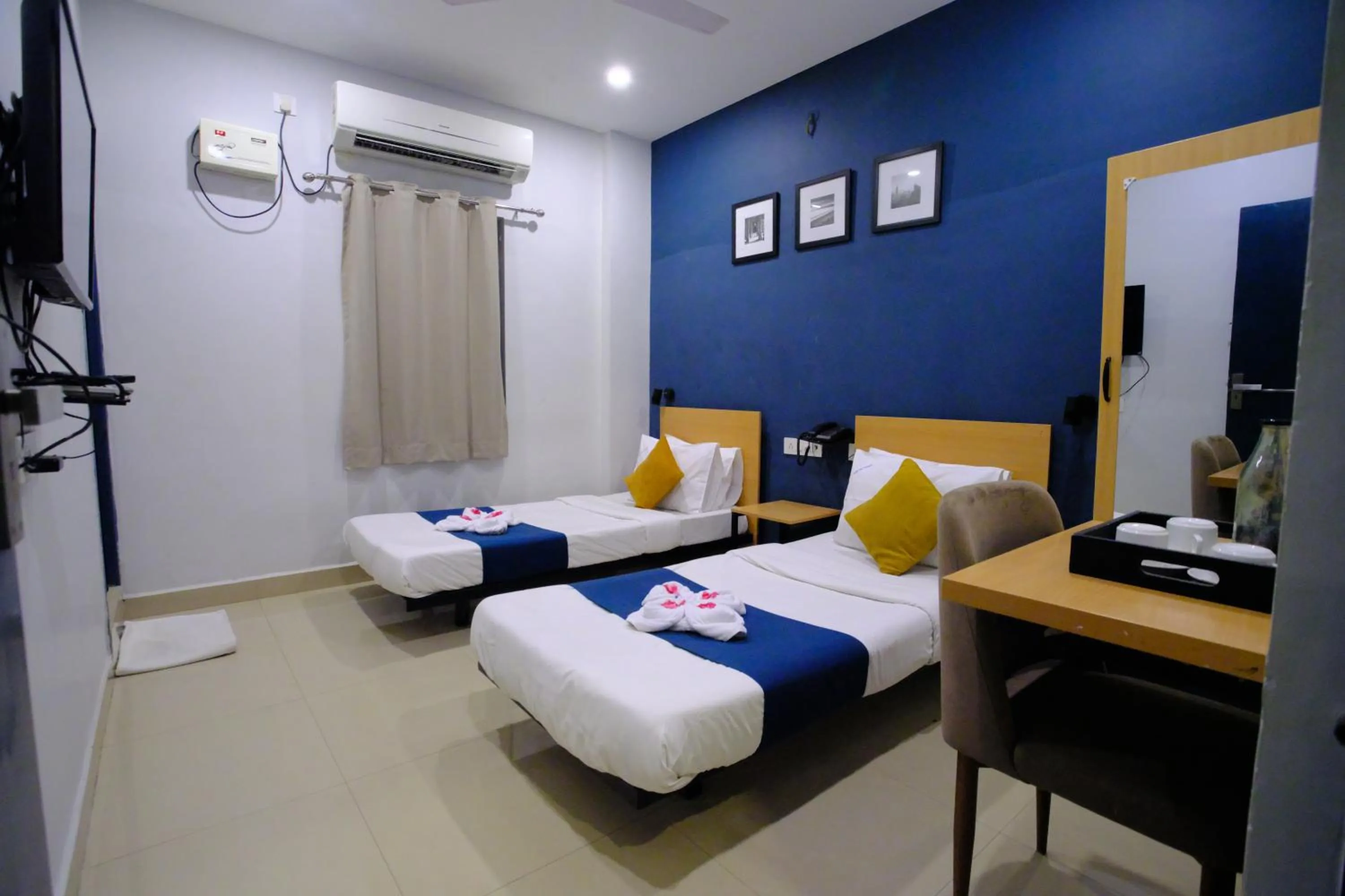 Bed in Blue City Palace - Near Chennai Airport