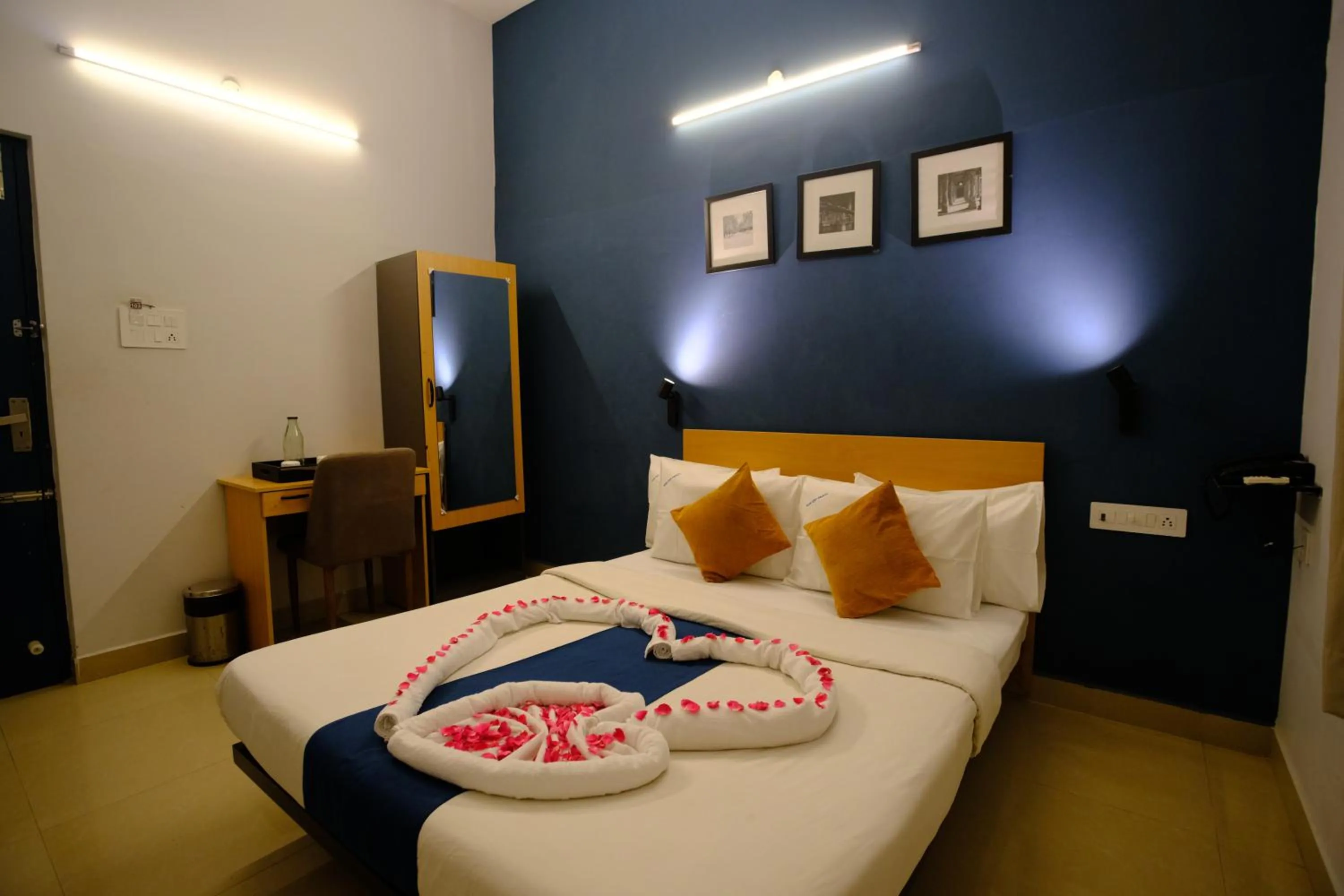 Bed in Blue City Palace - Near Chennai Airport