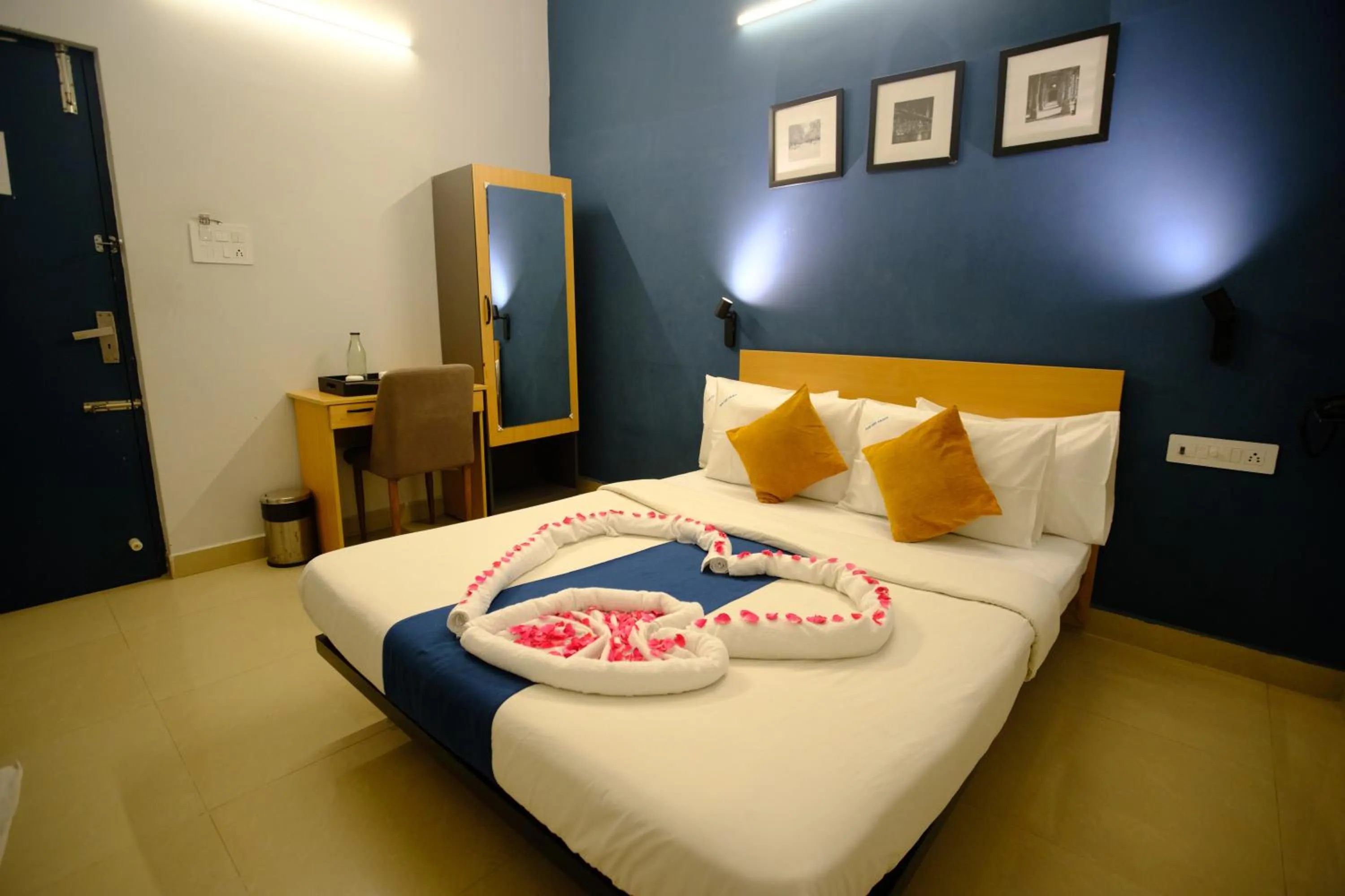Bed in Blue City Palace - Near Chennai Airport