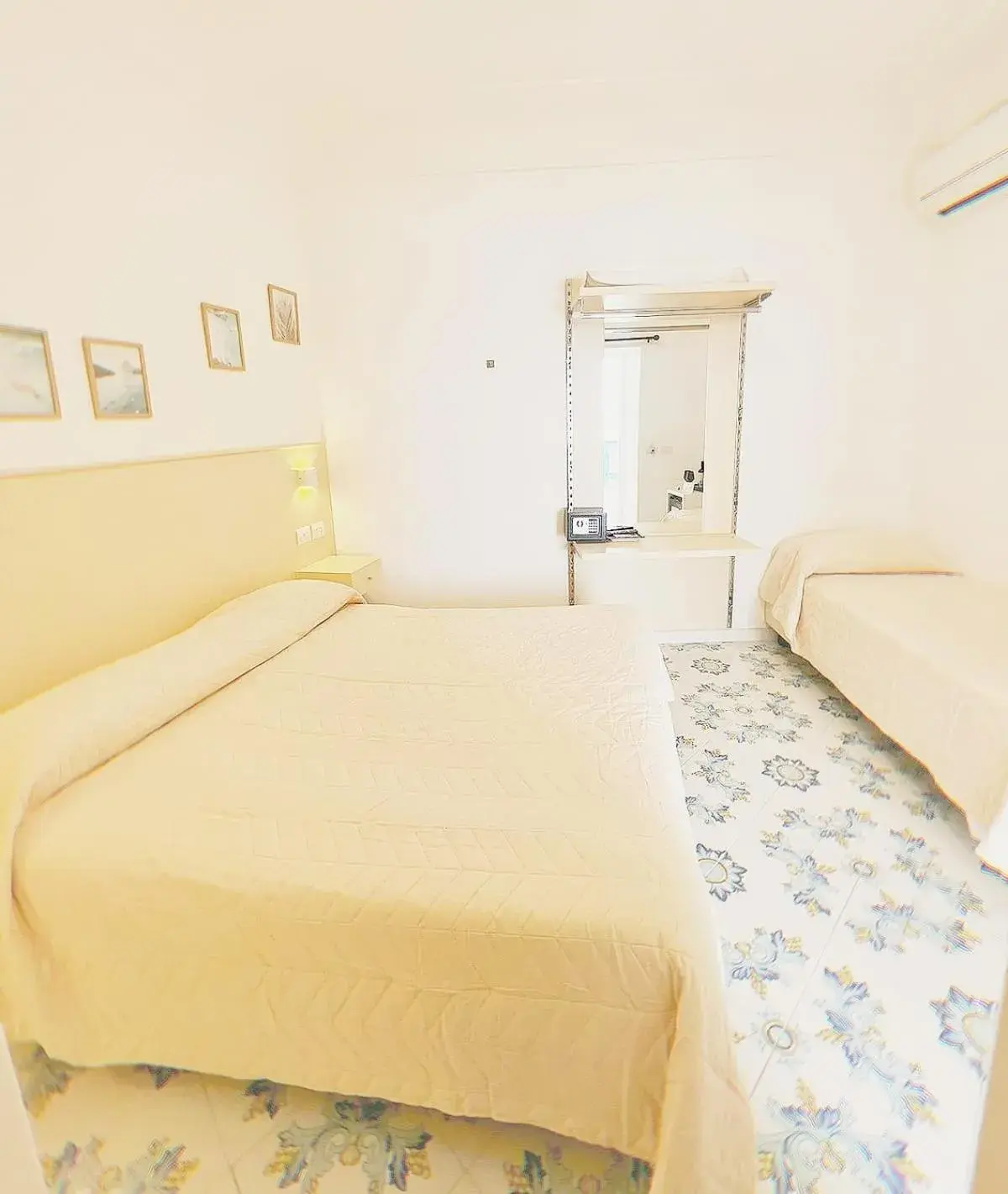 Standard Triple Room in B&B Il Paradiso di Capri Standard Triple Room in B&B Il Paradiso di Capri