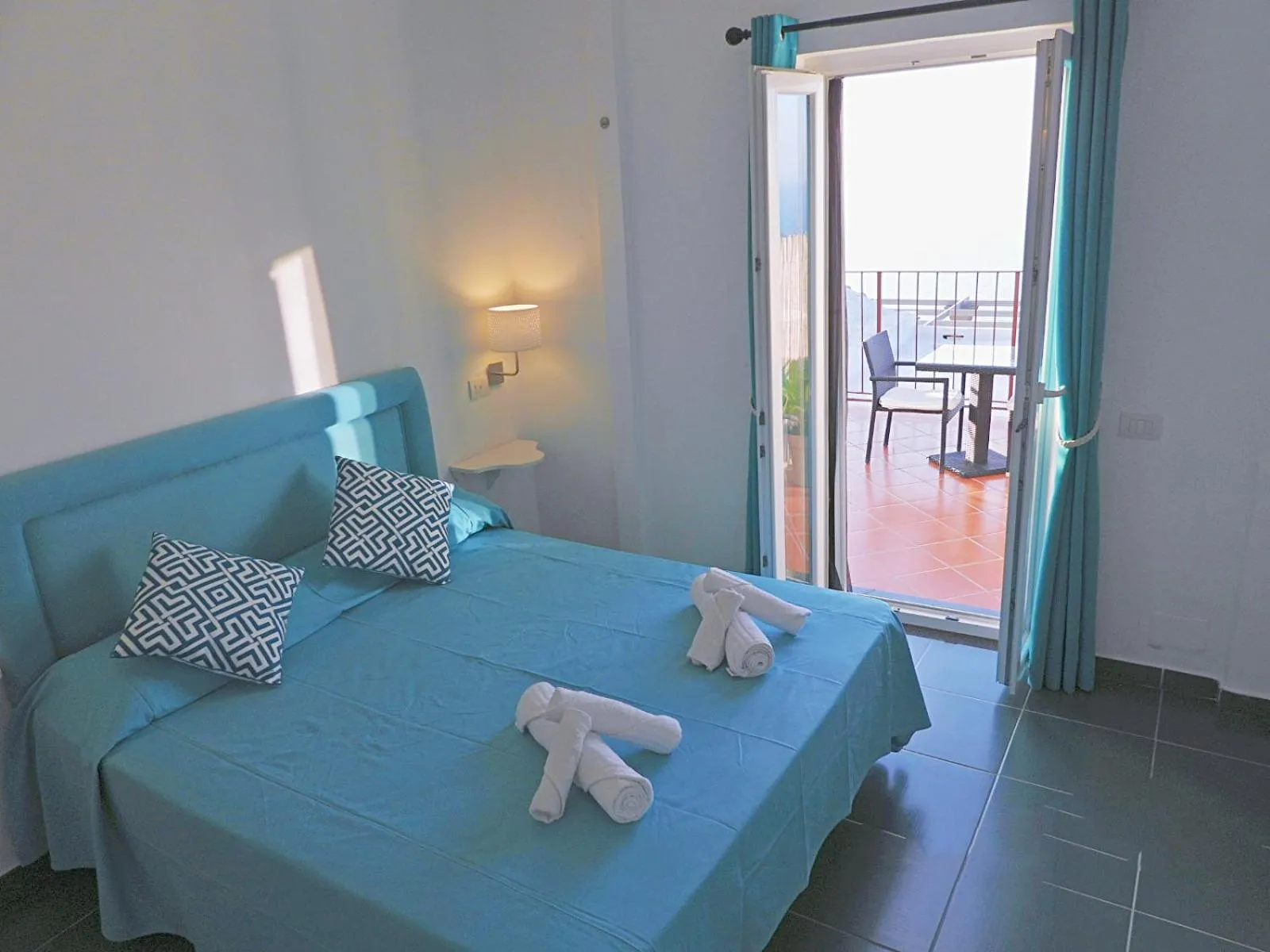 Deluxe Double Room with Balcony and Sea View in B&B Il Paradiso di Capri