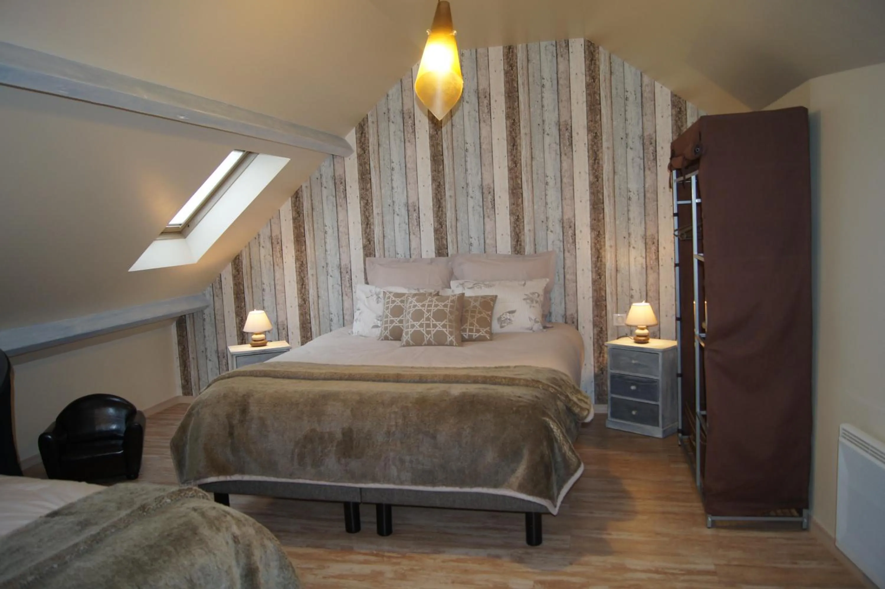 Photo of the whole room, Bed in La Citadine