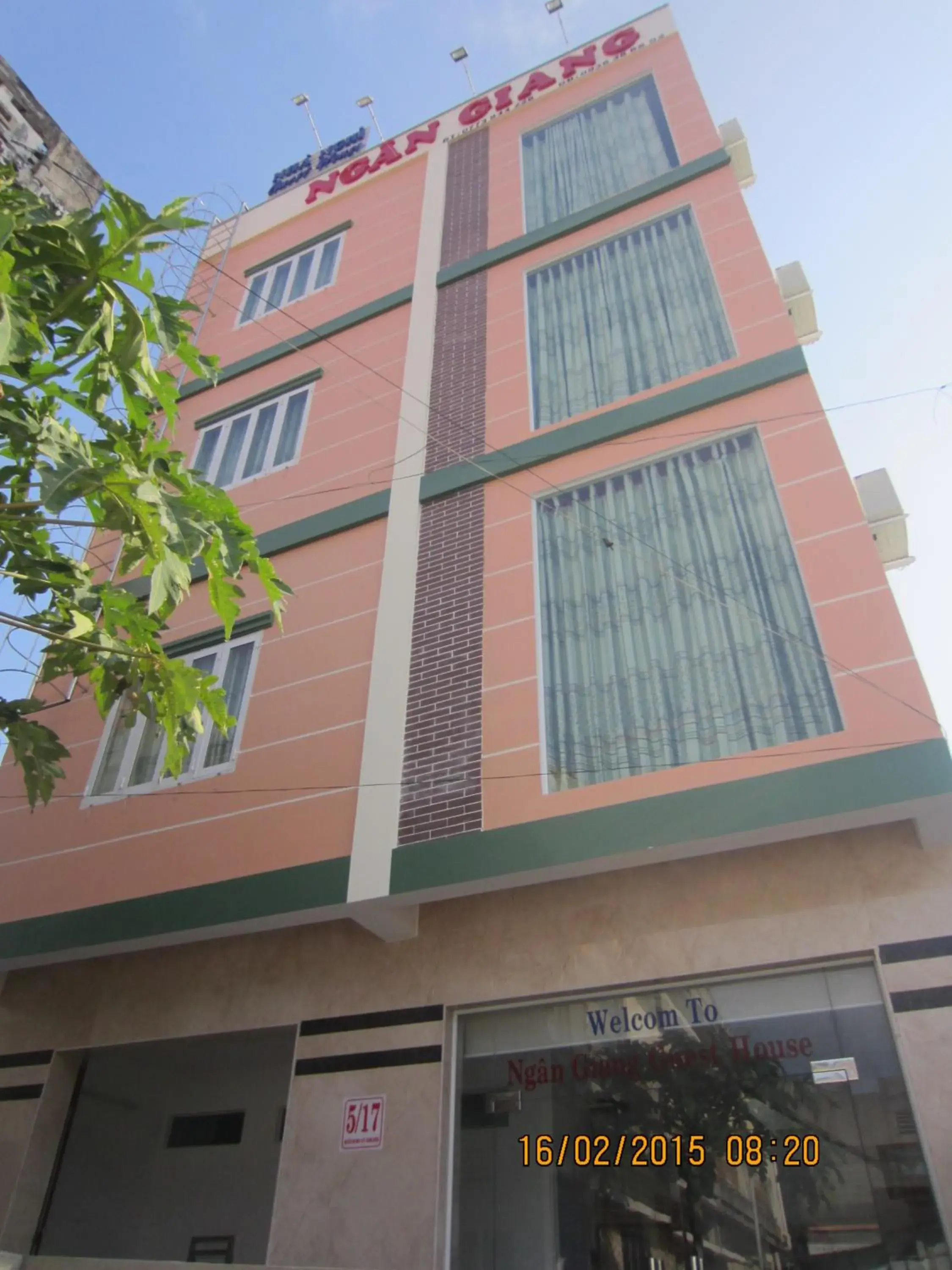 Facade/entrance in Ngan Giang Guesthouse Facade/entrance in Ngan Giang Guesthouse