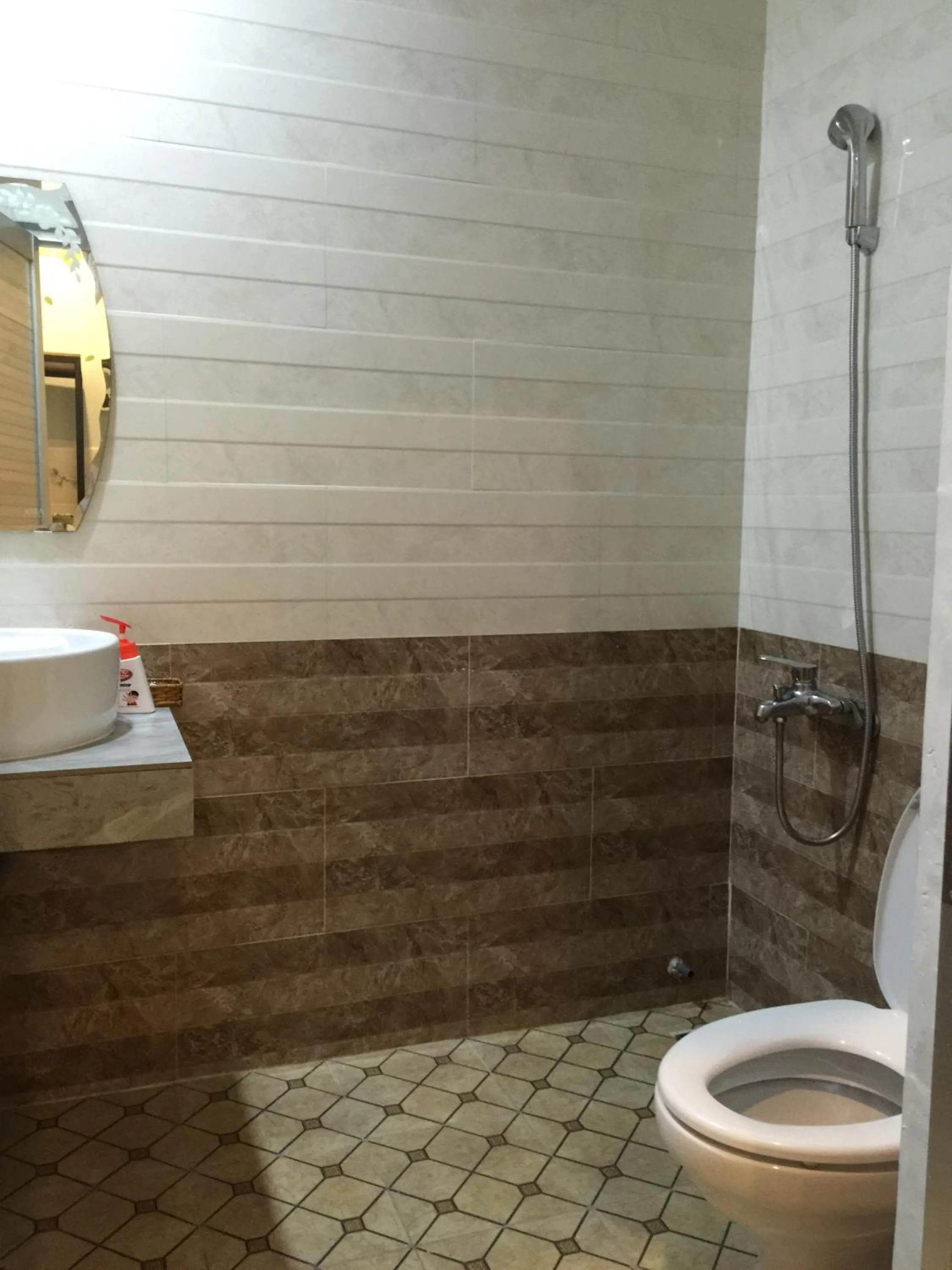 Toilet in Ngan Giang Guesthouse