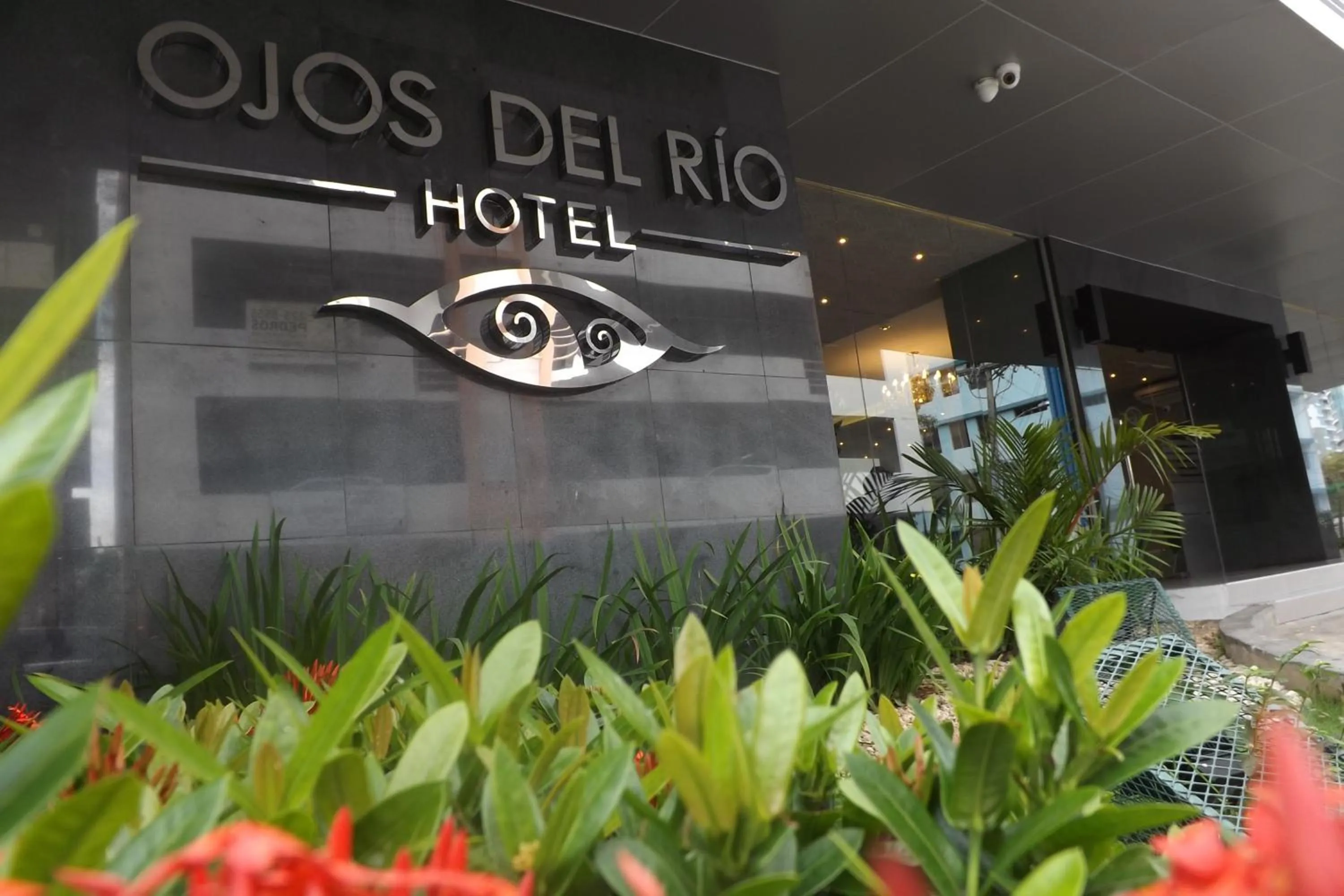 Property building in Hotel Ojos Del Rio