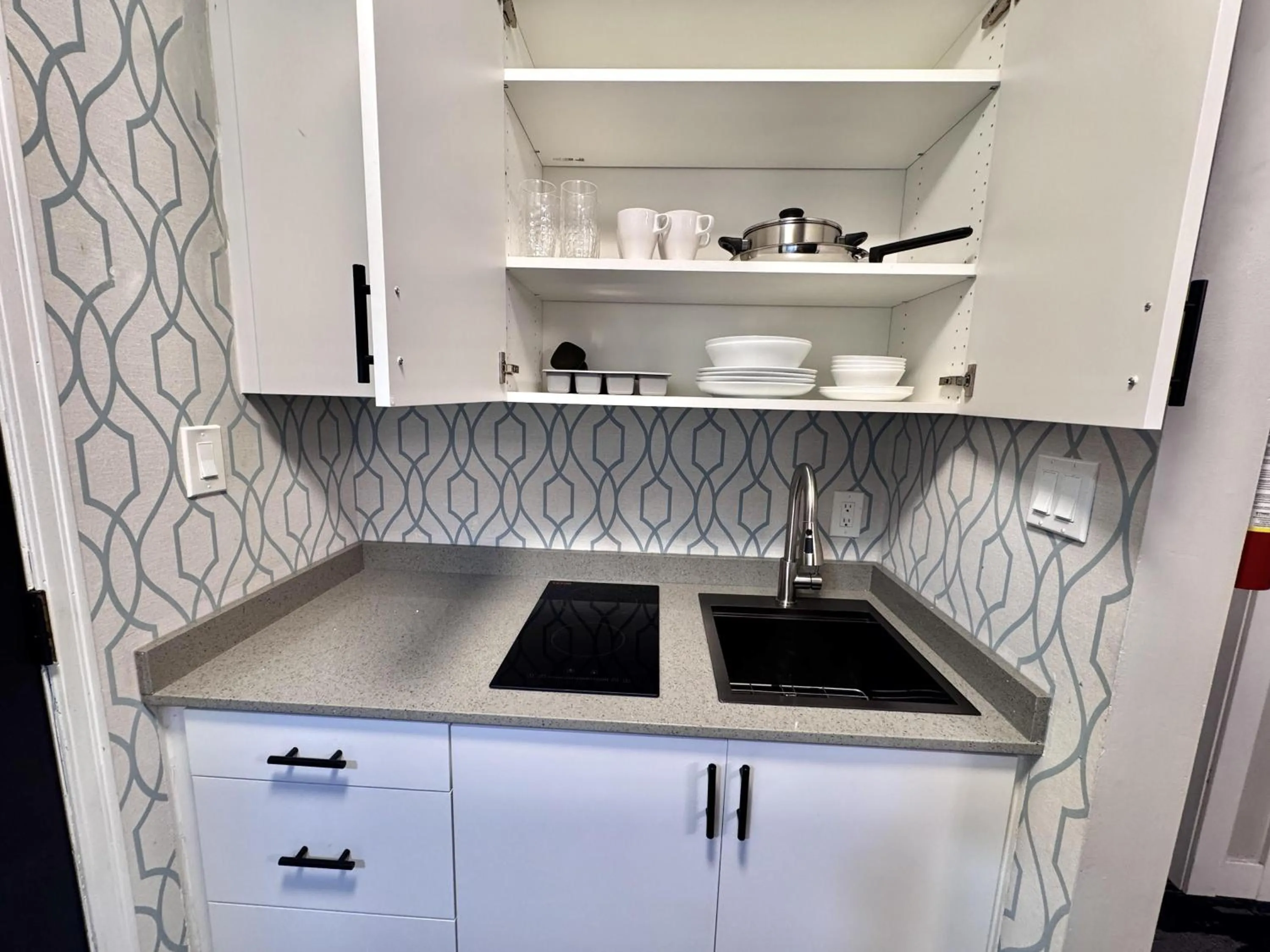Kitchen or kitchenette in The Oceanside, a Coast Hotel