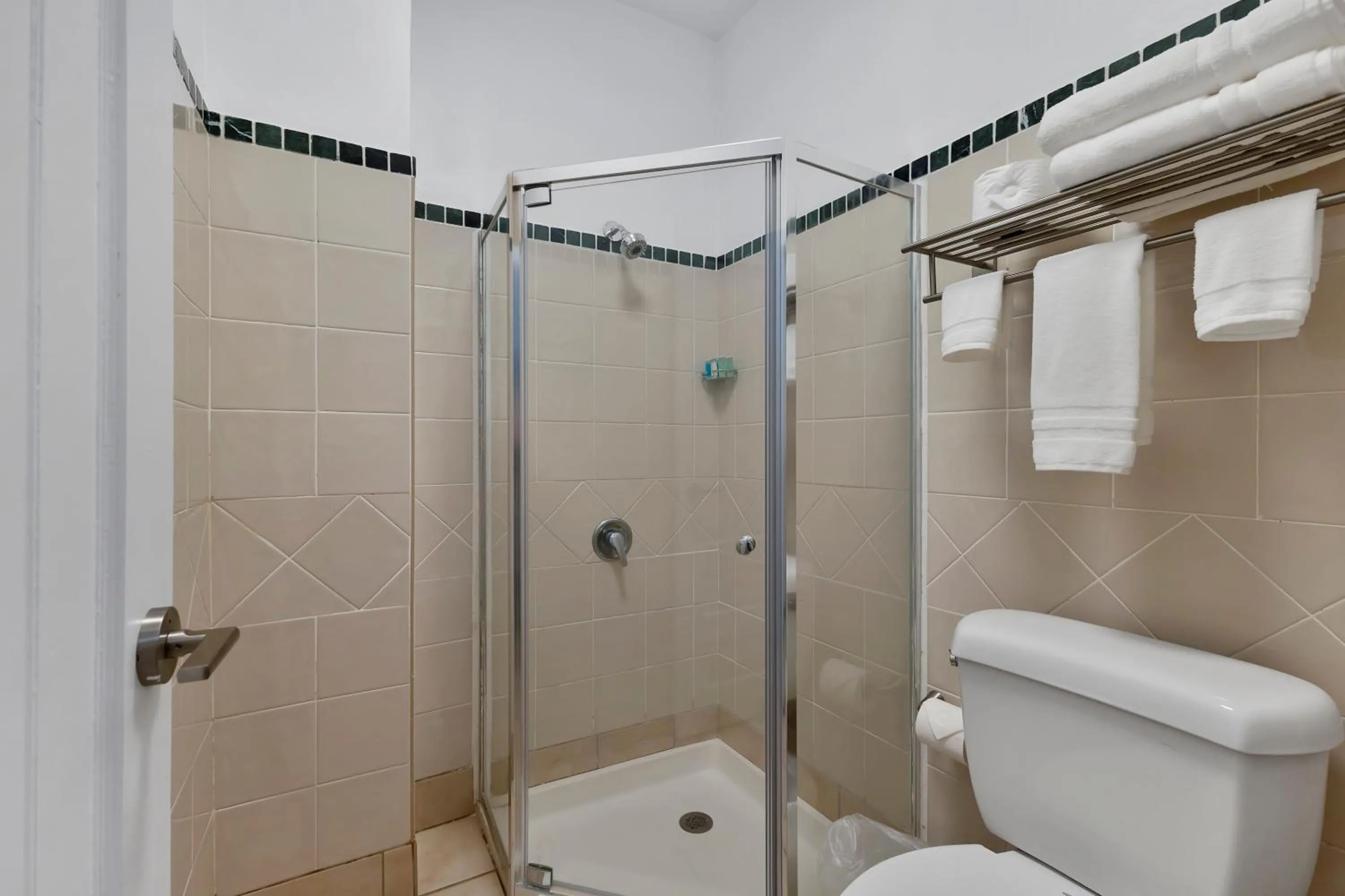 Shower in Armas Hotel