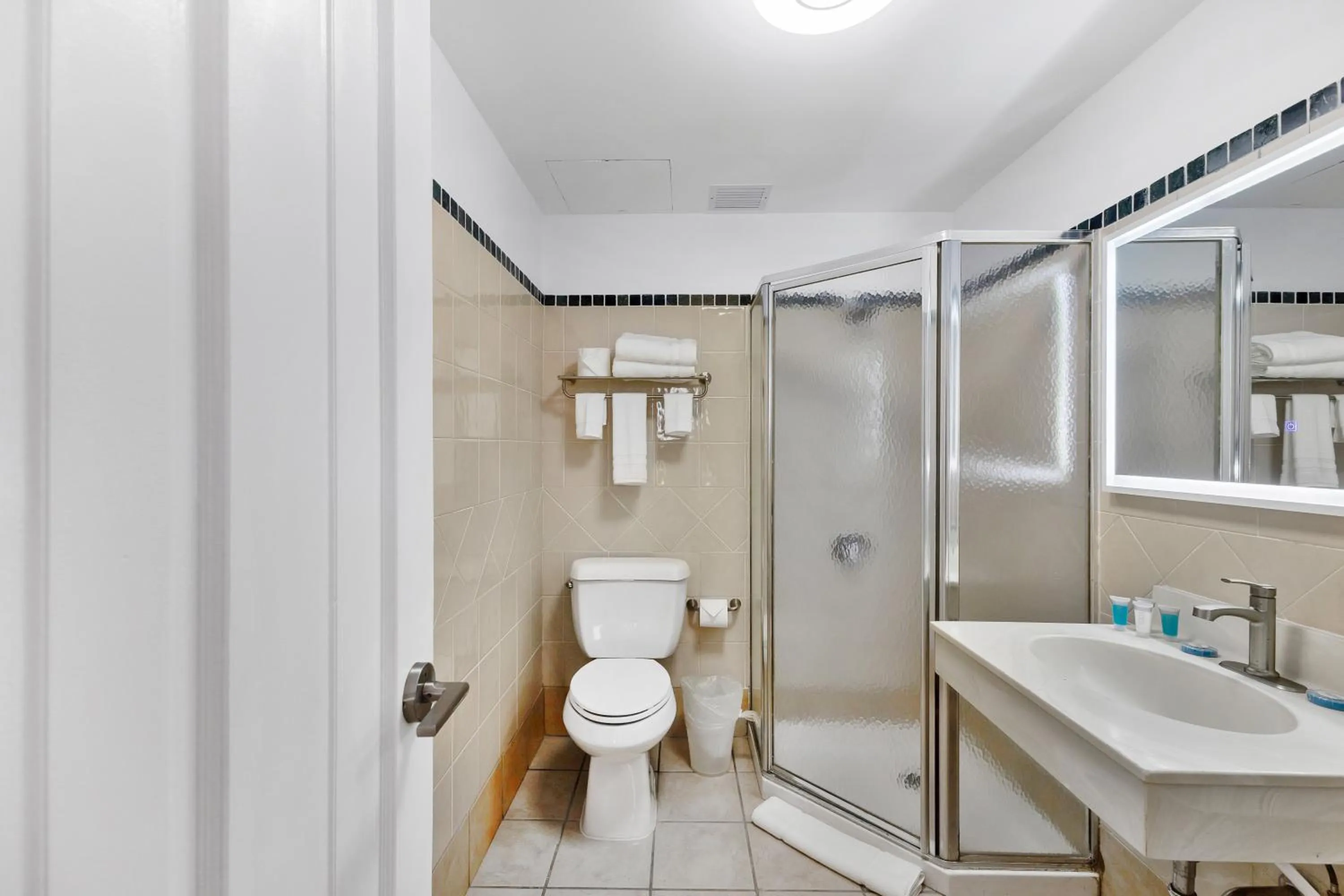 Shower in Armas Hotel