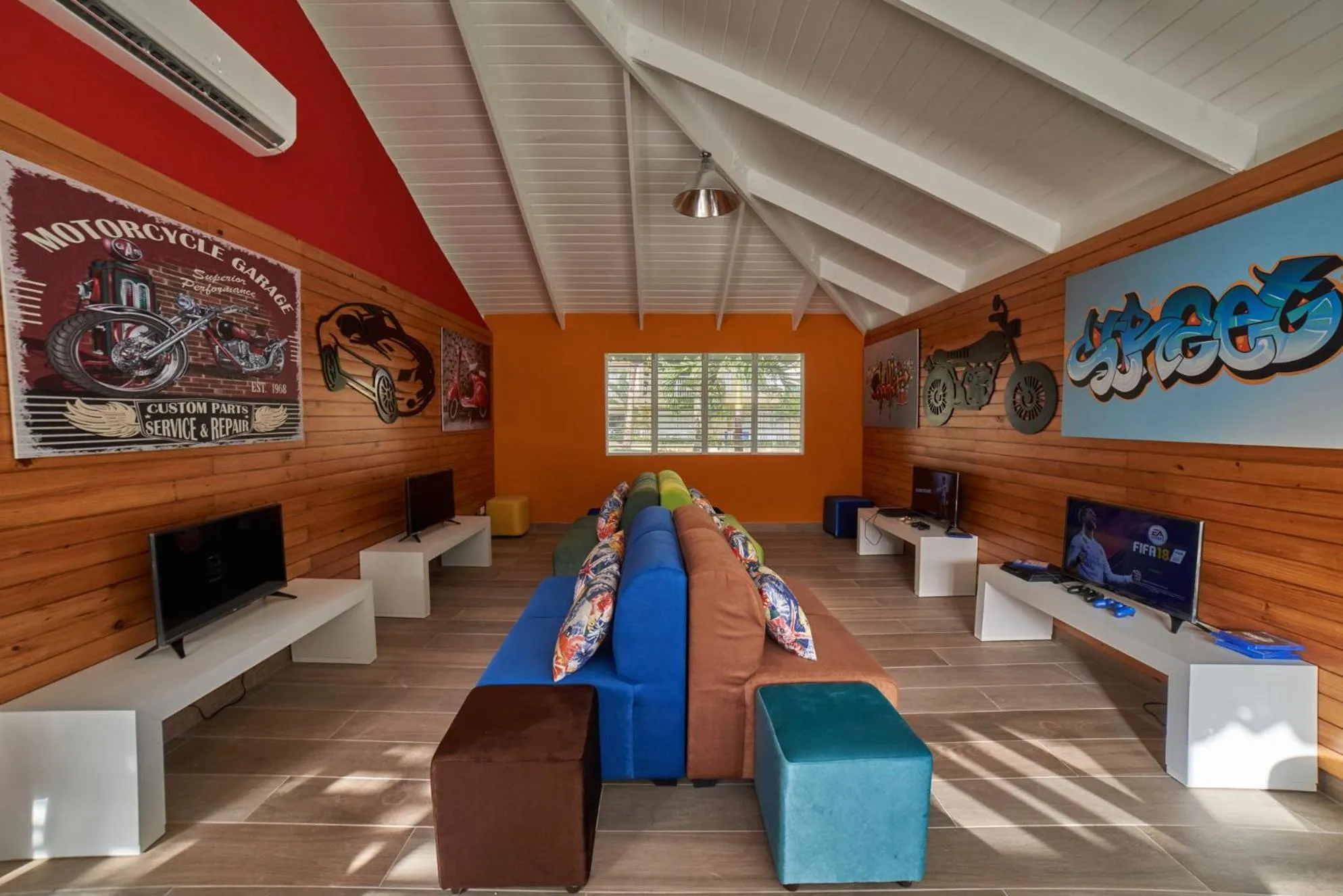 Communal lounge/ TV room in Bahia Principe Grand El Portillo - All Inclusive