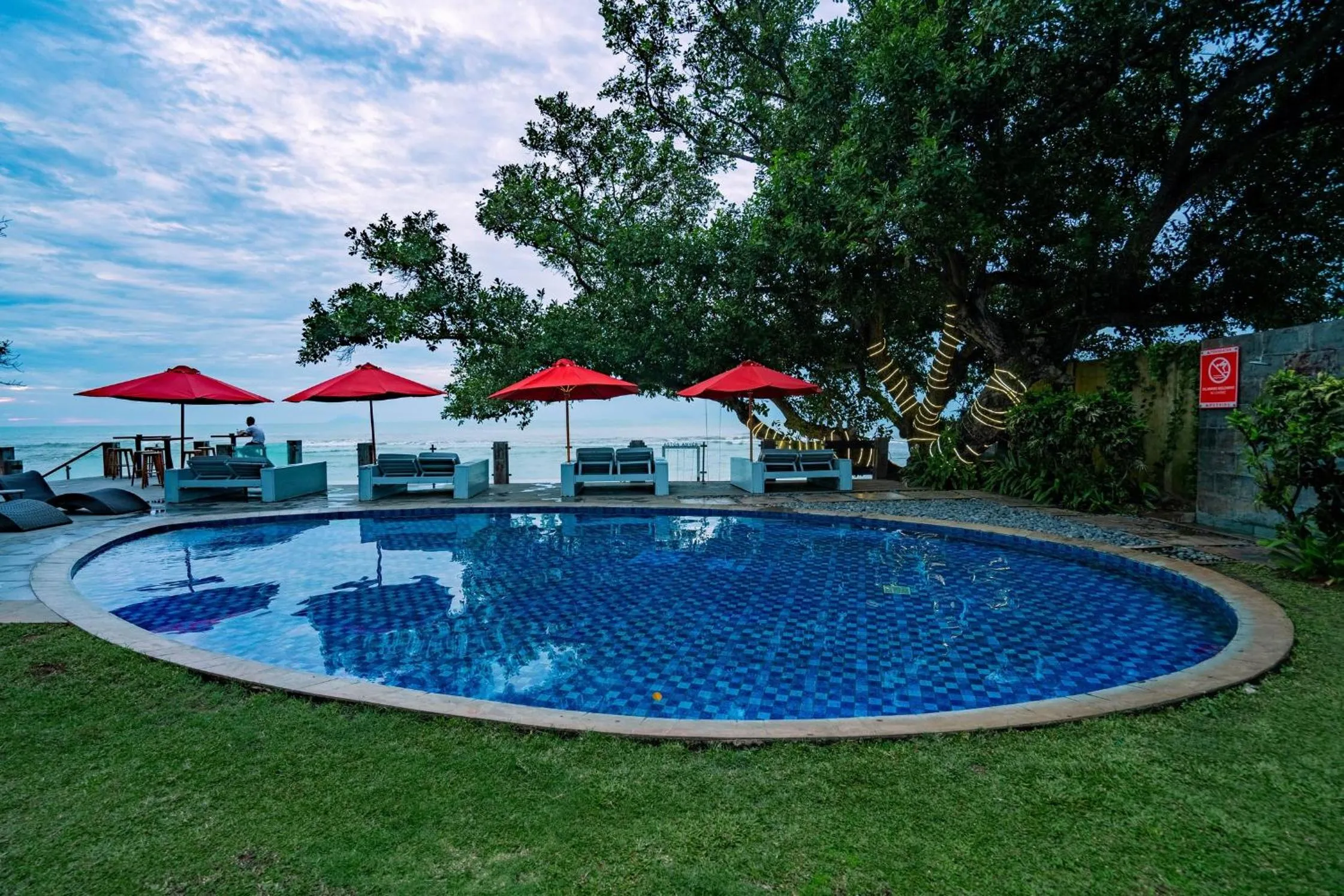 Swimming pool in Aston Anyer Beach Hotel