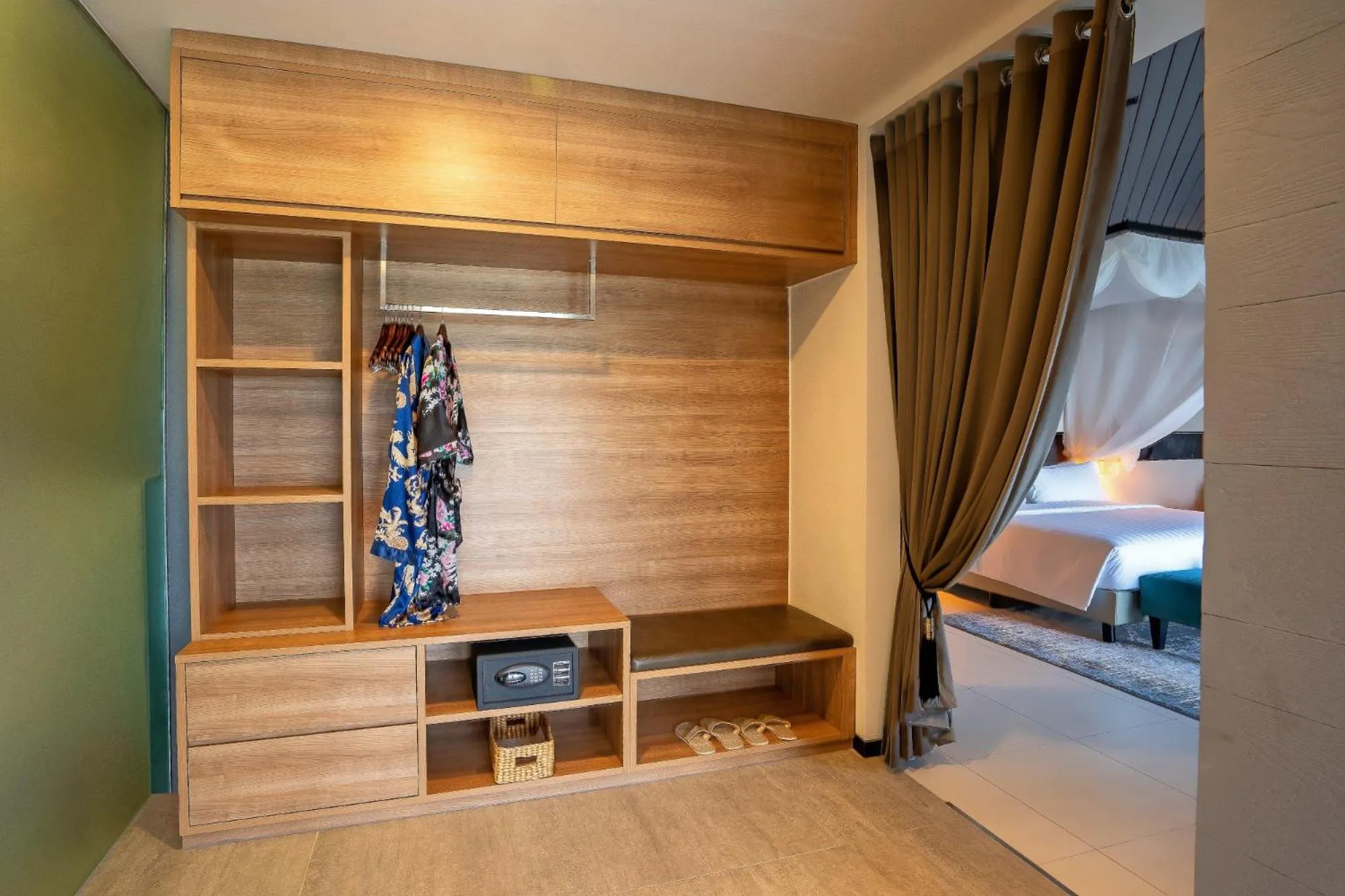 Bedroom, Bed in Aston Anyer Beach Hotel