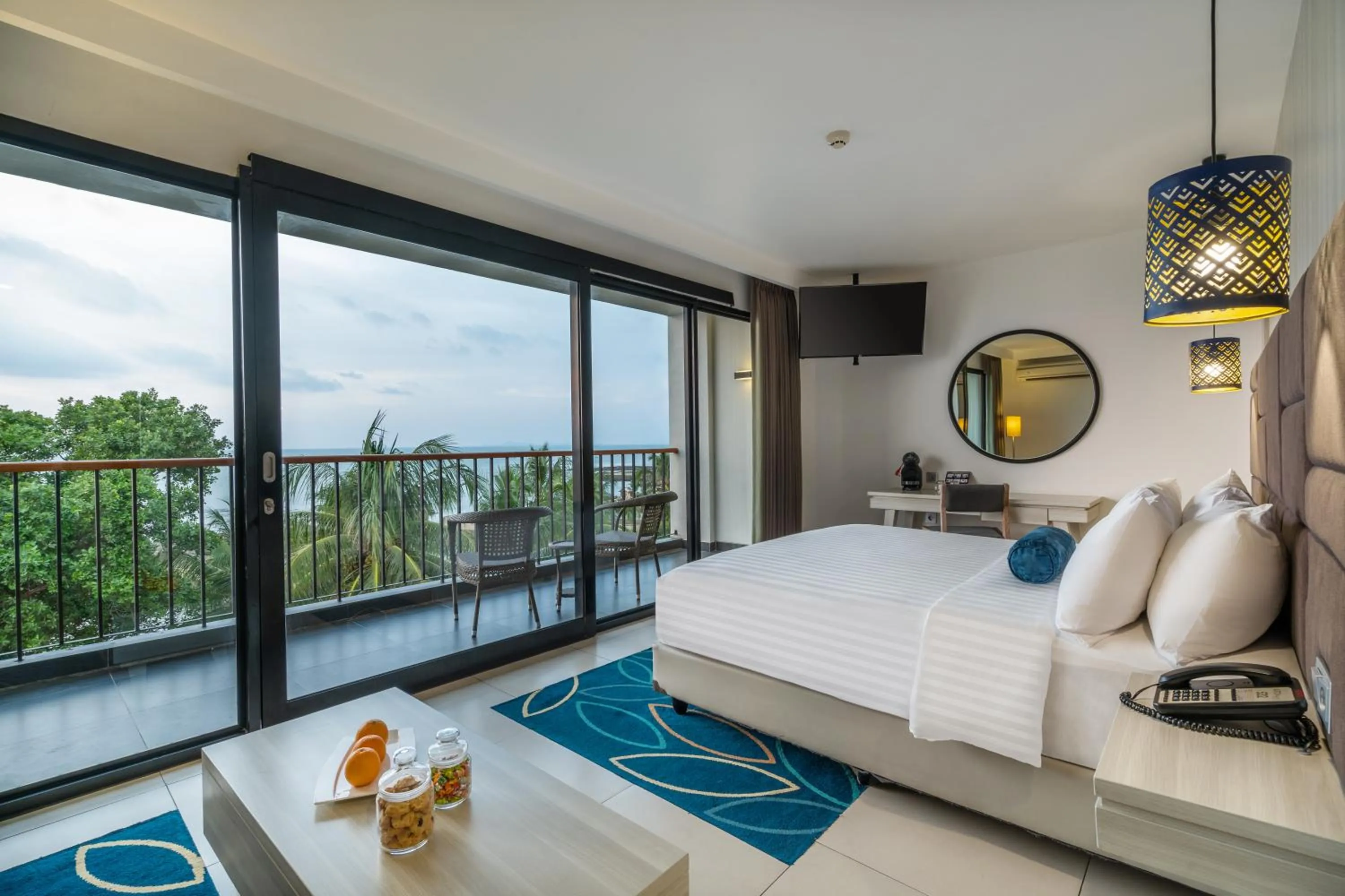 Bedroom, Bed in Aston Anyer Beach Hotel