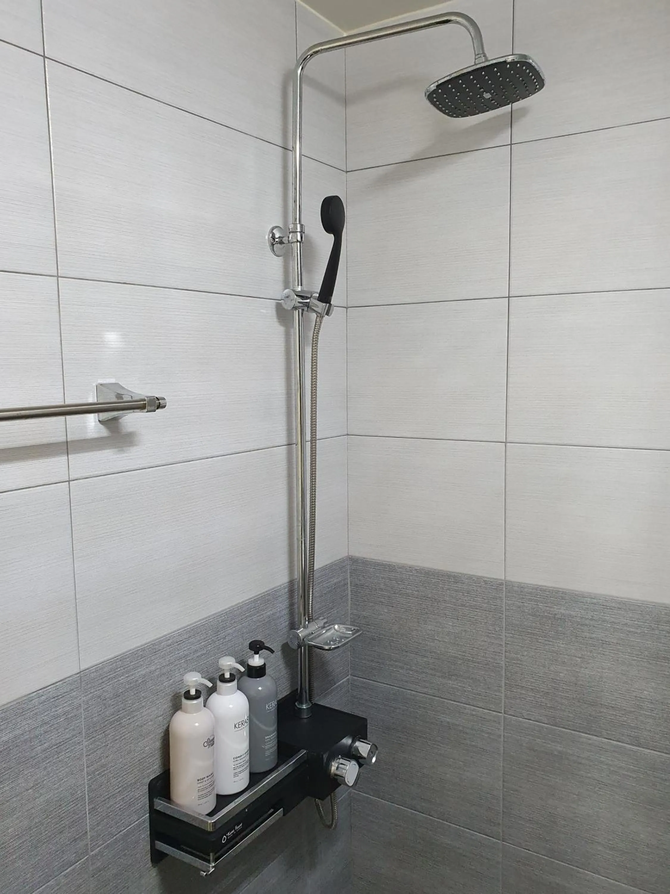 Shower in Incheon Intl Airport ANN Guest House