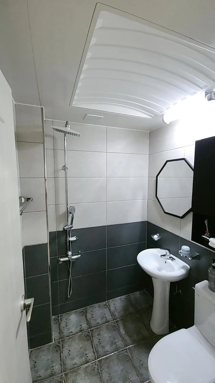 Shower in Incheon Intl Airport ANN Guest House