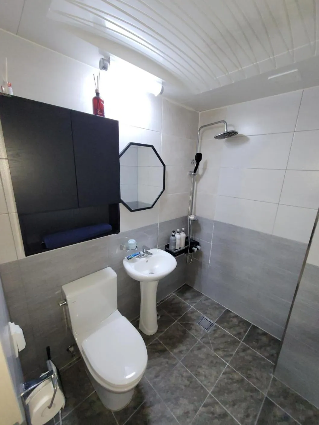 Shower in Incheon Intl Airport ANN Guest House