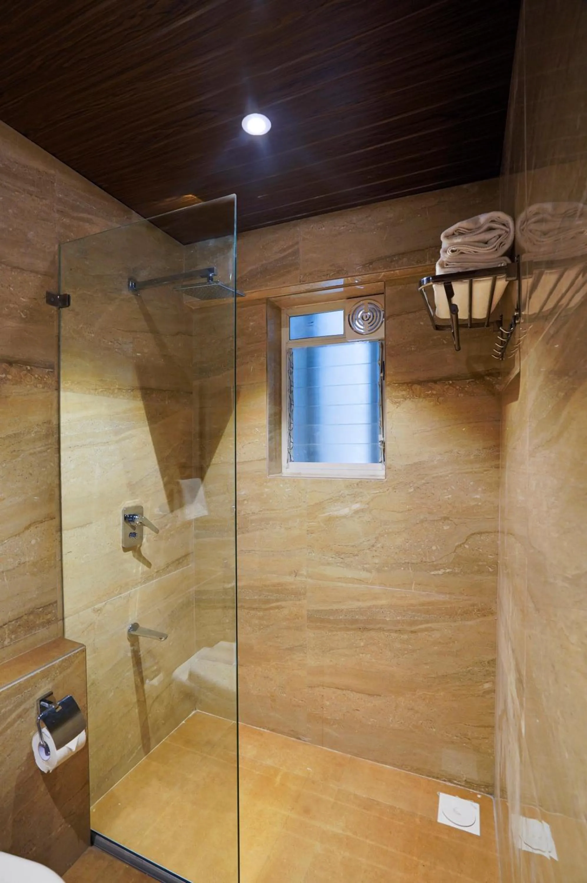 Shower in Hotel Everest Regency Pune