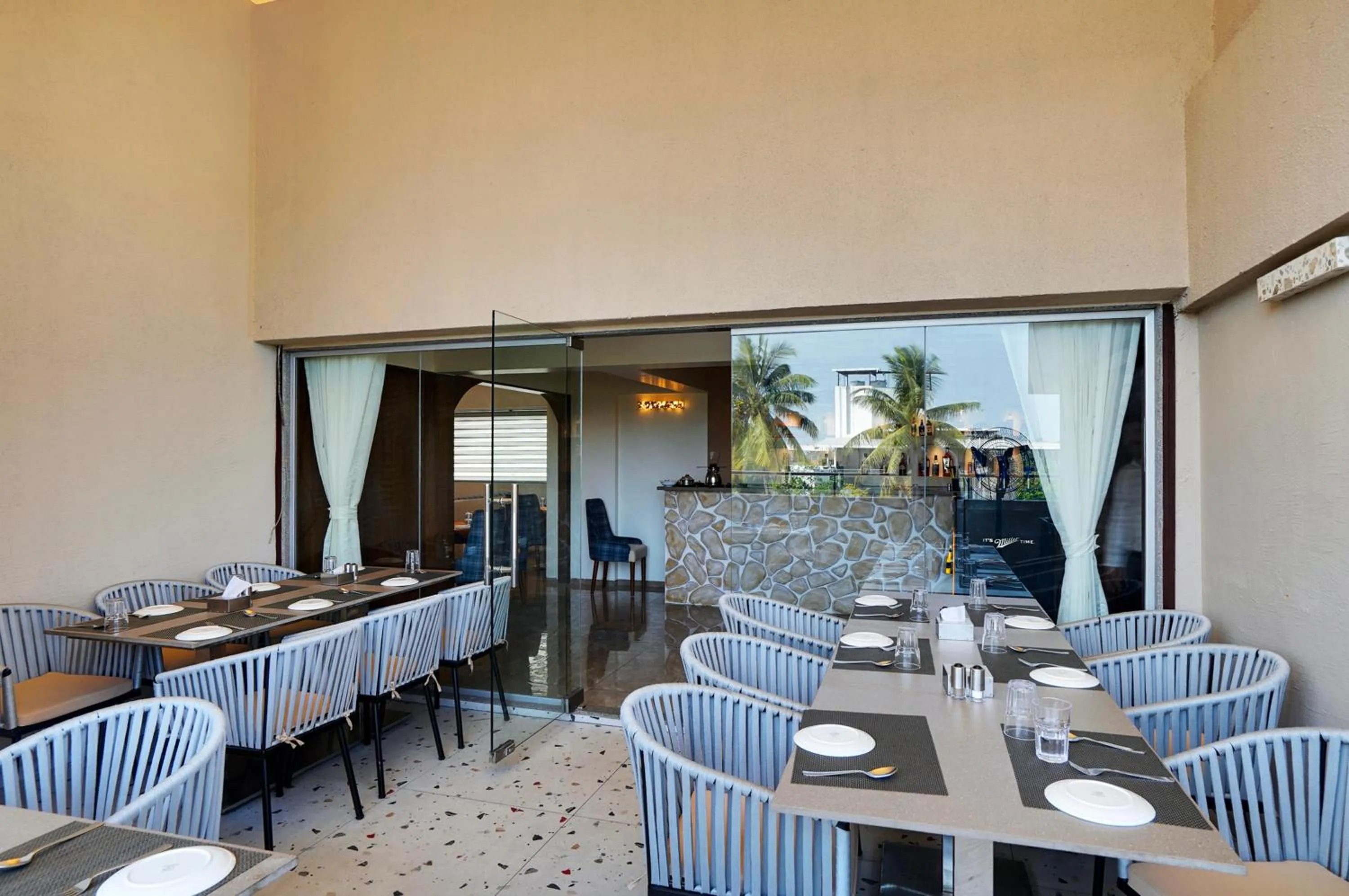 Restaurant/places to eat in Hotel Everest Regency Pune