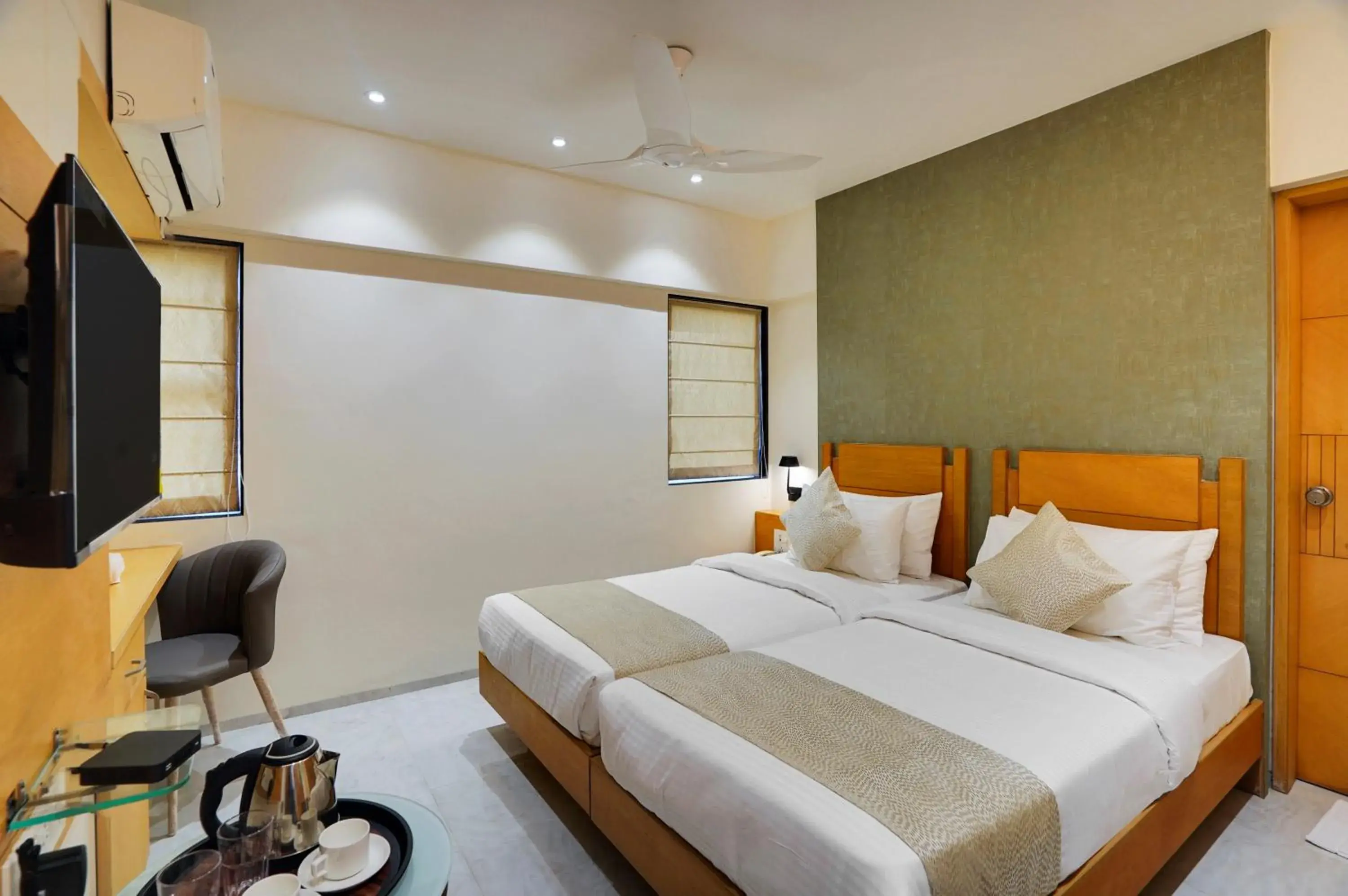 TV and multimedia, Bed in Hotel Everest Regency Pune TV and multimedia, Bed in Hotel Everest Regency Pune