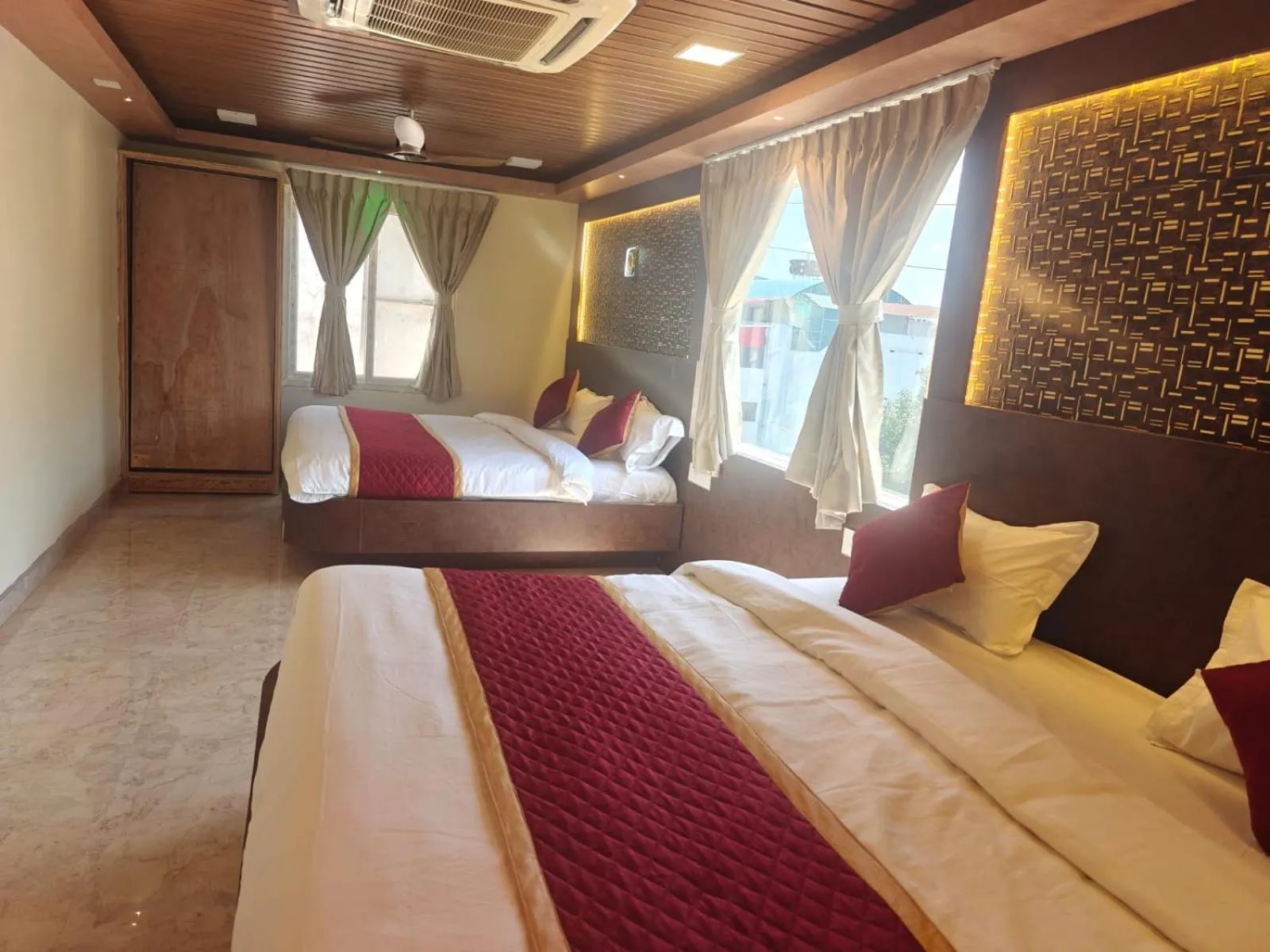 Bedroom, Bed in Grand Inn