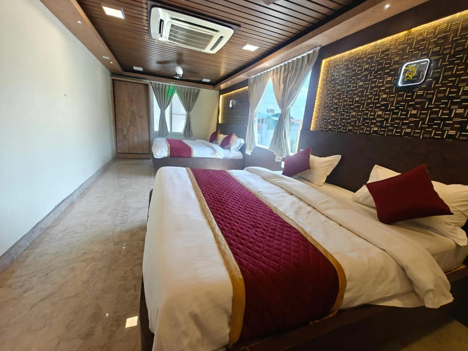 Bedroom, Bed in Grand Inn