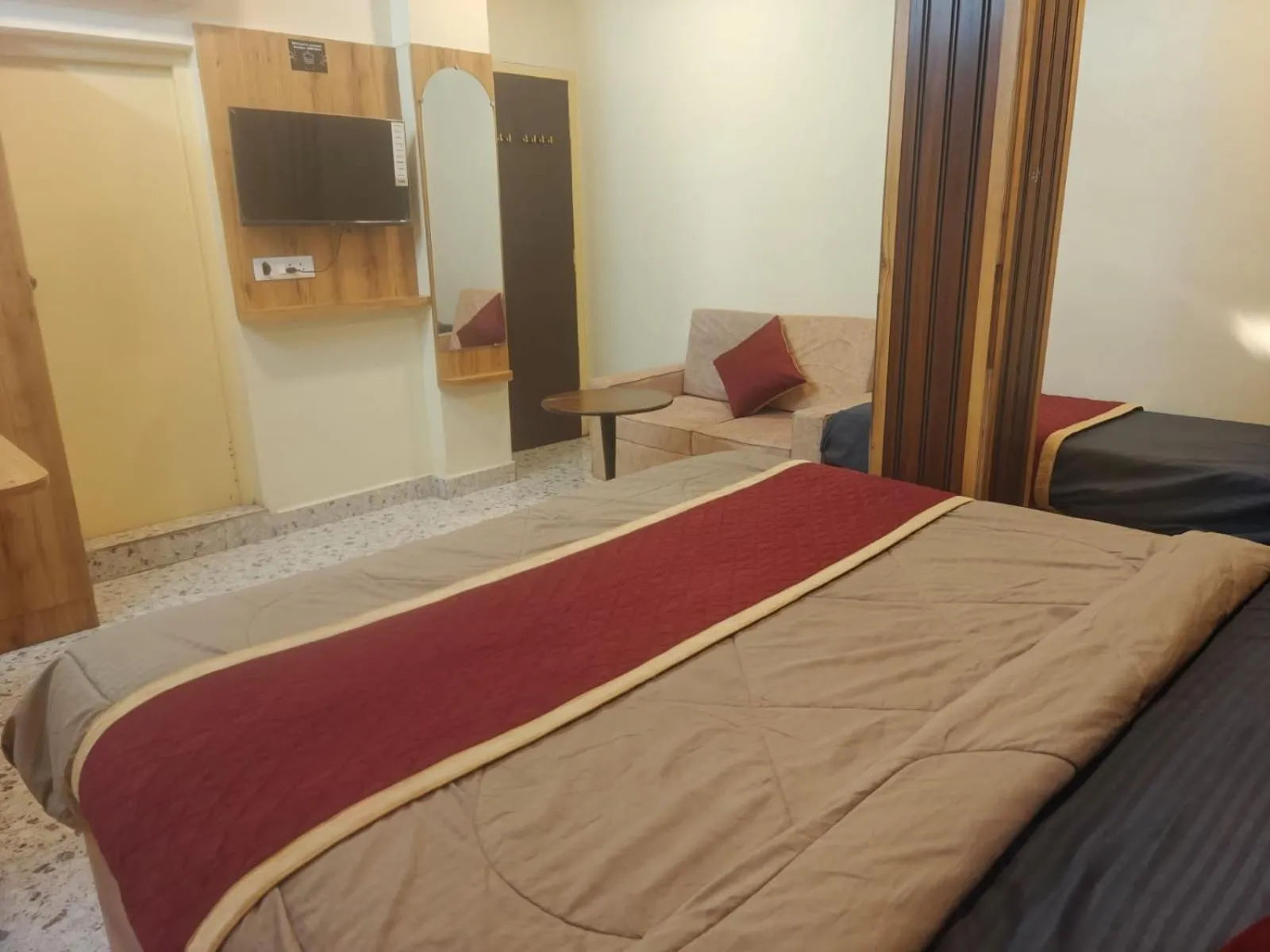 Bedroom, Bed in Grand Inn