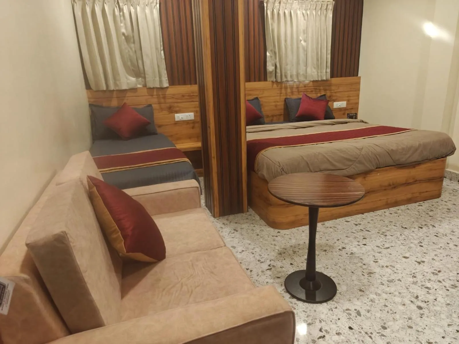 Bedroom, Bed in Grand Inn