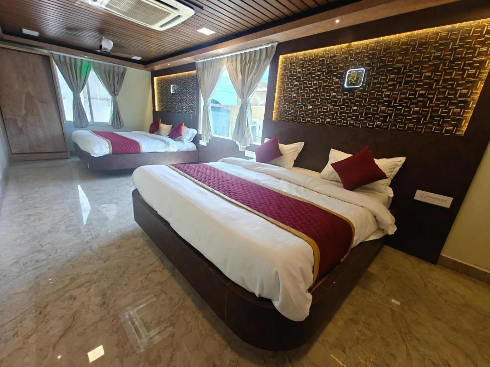 Bedroom, Bed in Grand Inn