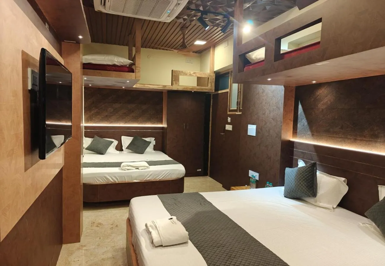 Bedroom, Bed in Grand Inn