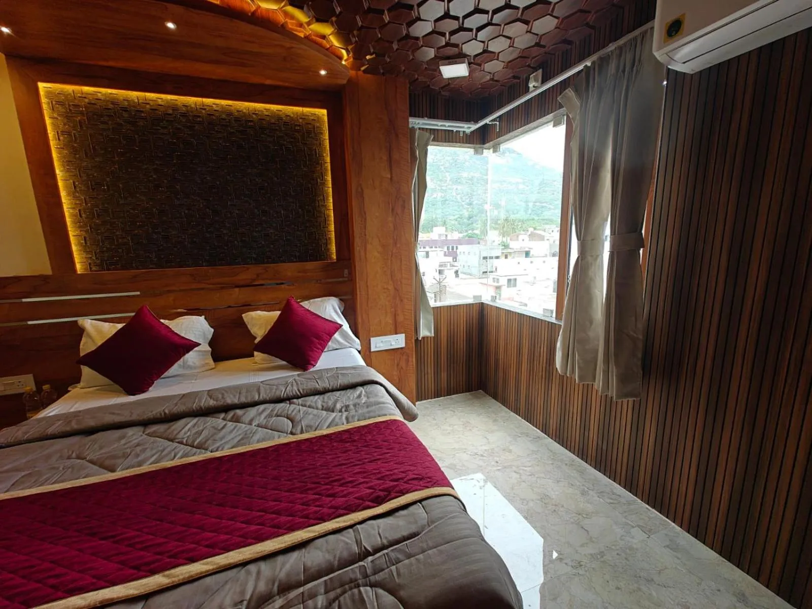 Bedroom, Bed in Grand Inn