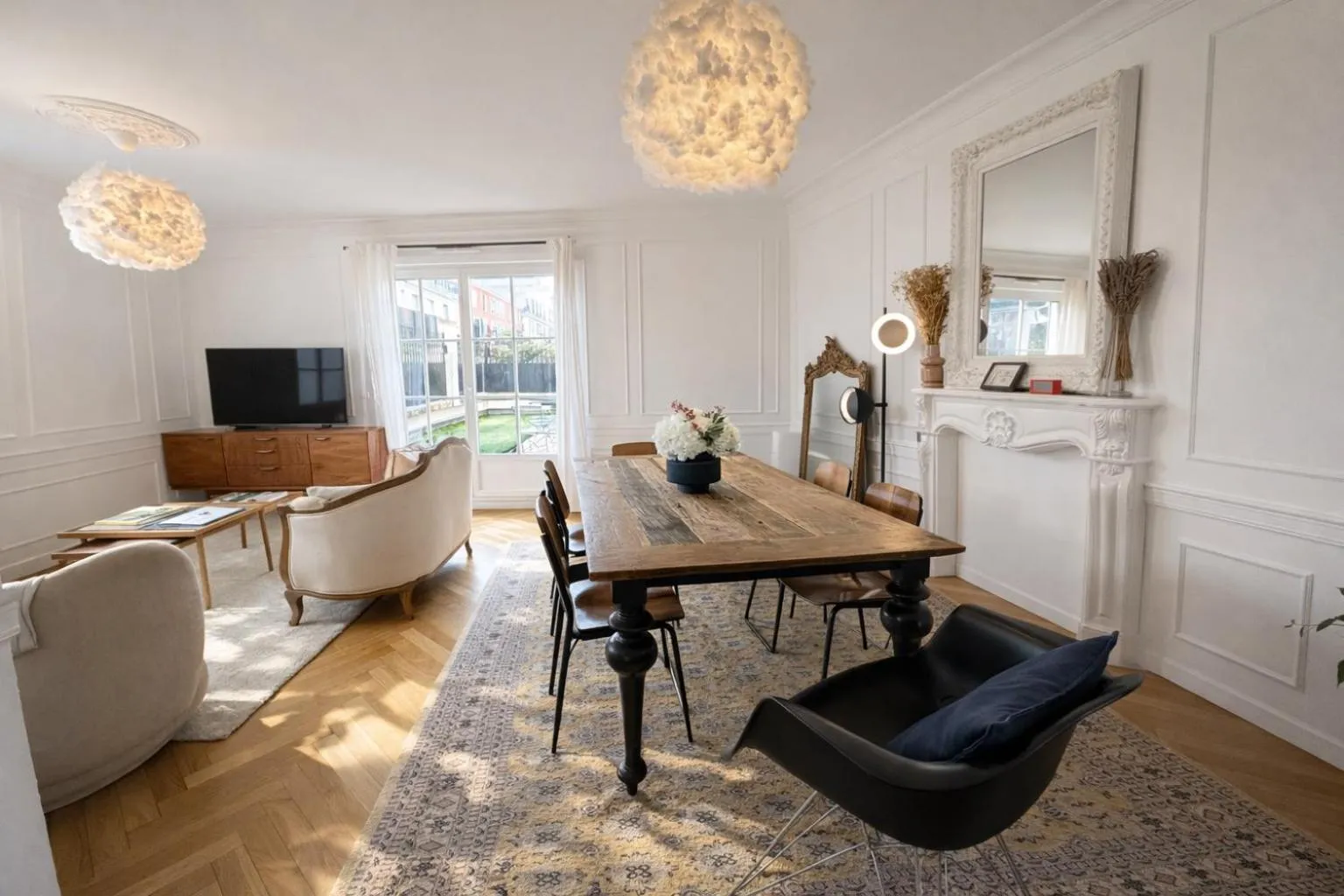 Communal lounge/ TV room in Lifestyle Disneyland Paris 8 PAX