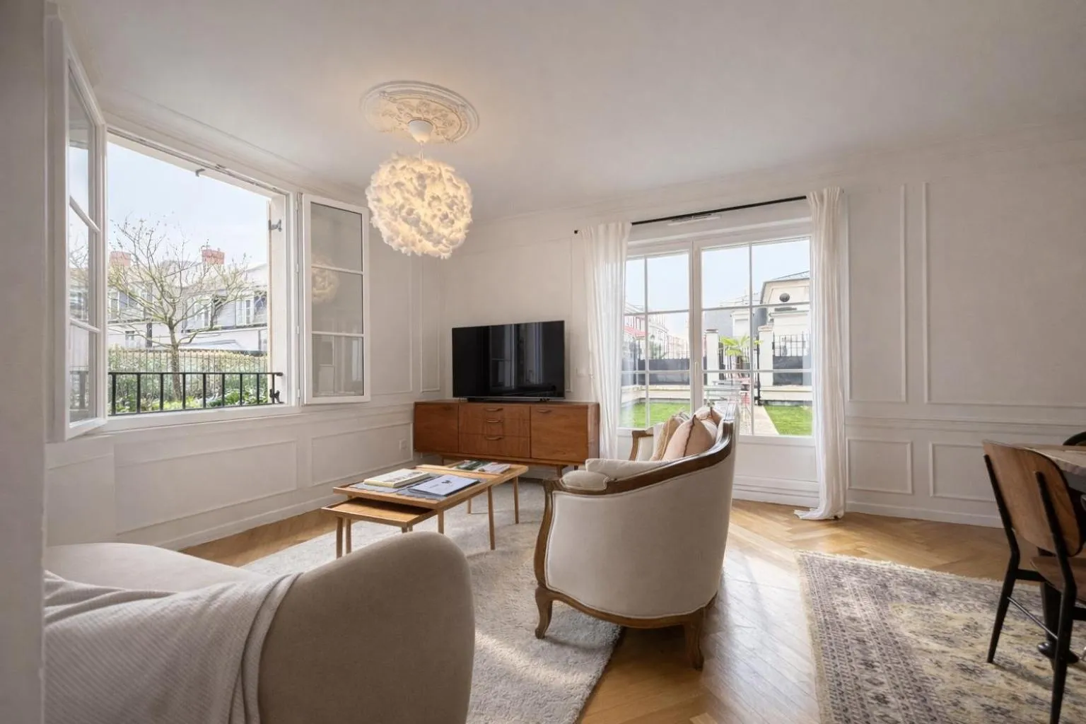 Living room in Lifestyle Disneyland Paris 8 PAX