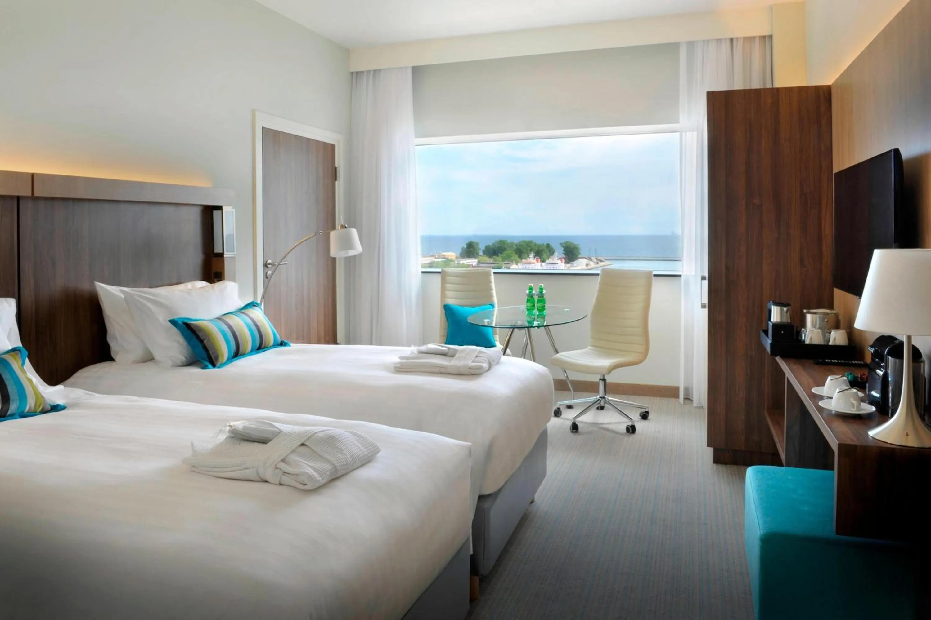 Photo of the whole room, Bed in Courtyard by Marriott Gdynia Waterfront