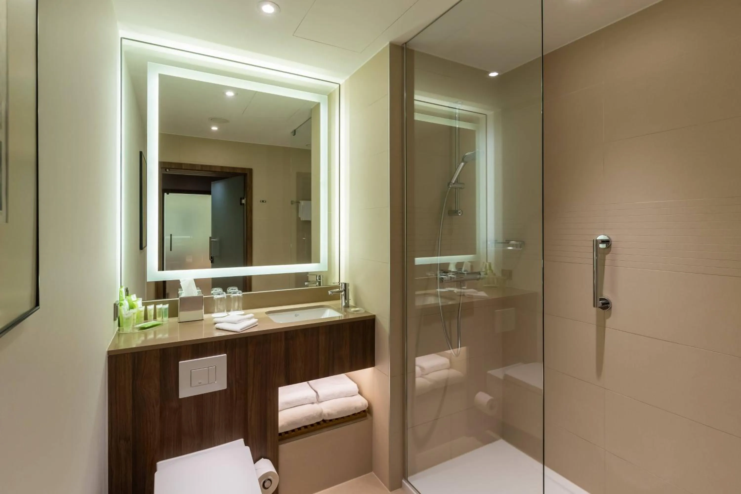 Bathroom in Courtyard by Marriott Gdynia Waterfront