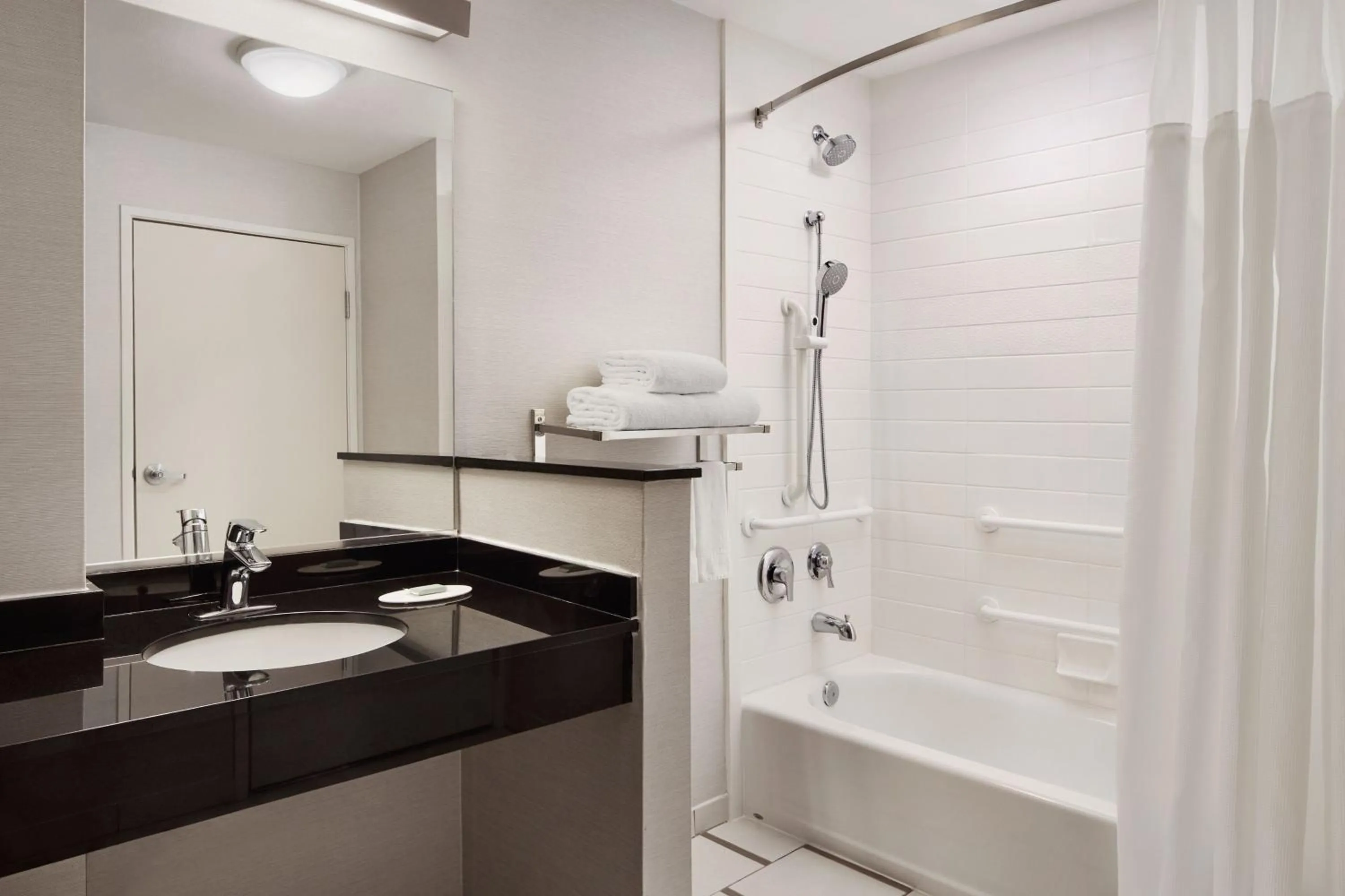 Bathroom in Fairfield Inn & Suites by Marriott El Paso Airport