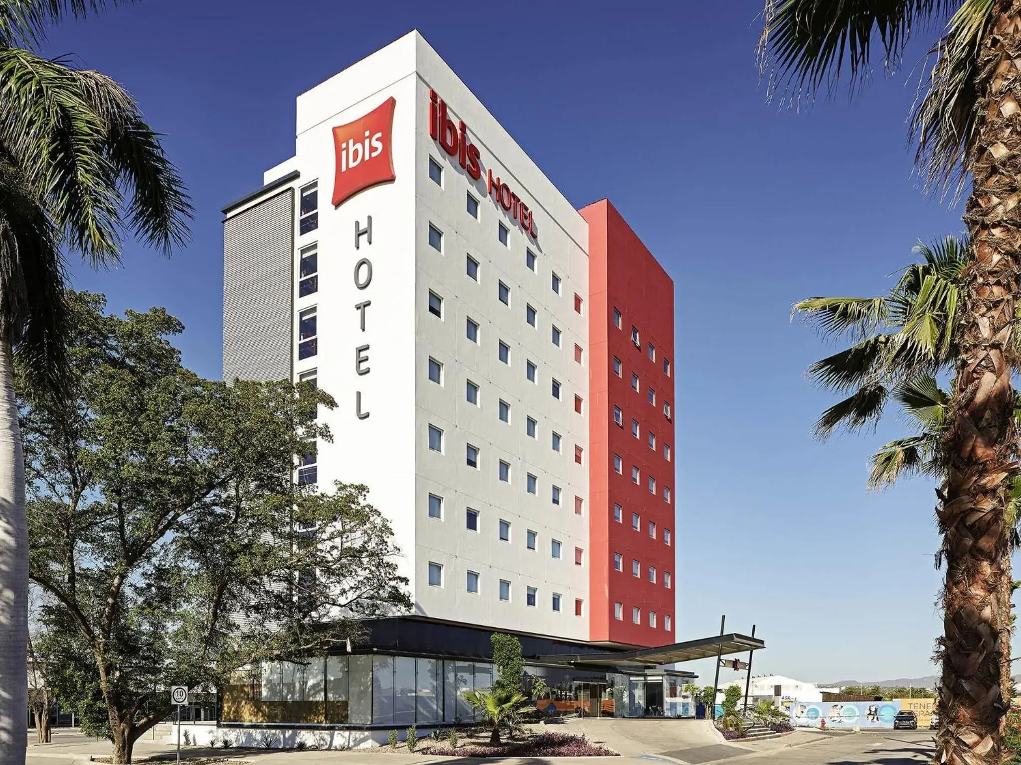 Property building in Ibis Culiacan Property building in Ibis Culiacan